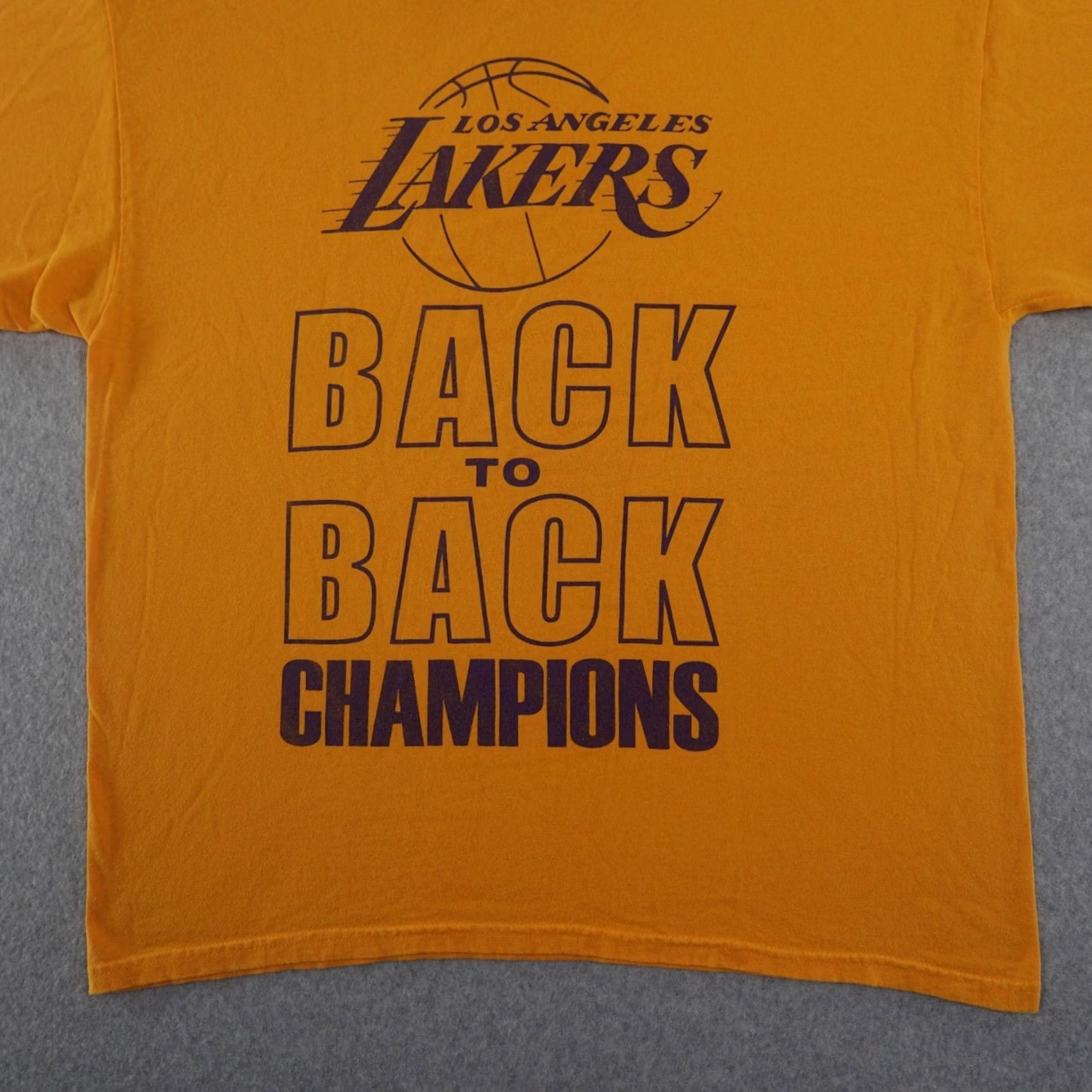 Gildan VINTAGE Nike Shirt Adult XL Back to Back Champions Los Angeles Lakers Yellow Cotton Crew Neck Short Sleeve Gildan Size US XL / EU 56 / 4 - 7 Thumbnail