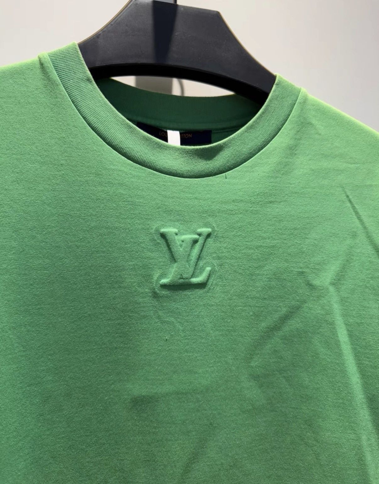 Louis Vuitton LV (Louis Vuitton) Chest Embossed Logo Short Sleeve T-Shirt Size US M / EU 48-50 / 2 - 2 Thumbnail