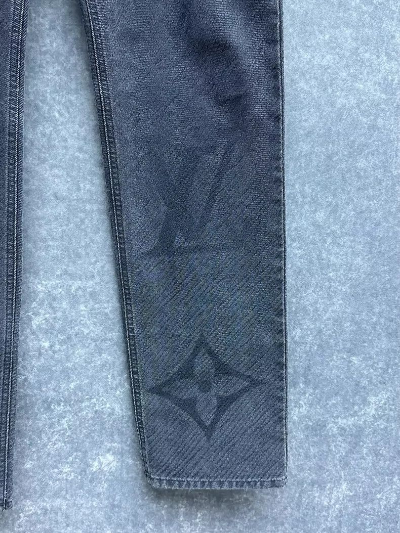 Louis Vuitton Louis Vuitton Louis Vuitton Black Gradient Logo Denim Pant Size US 30 / EU 46 - 3 Thumbnail