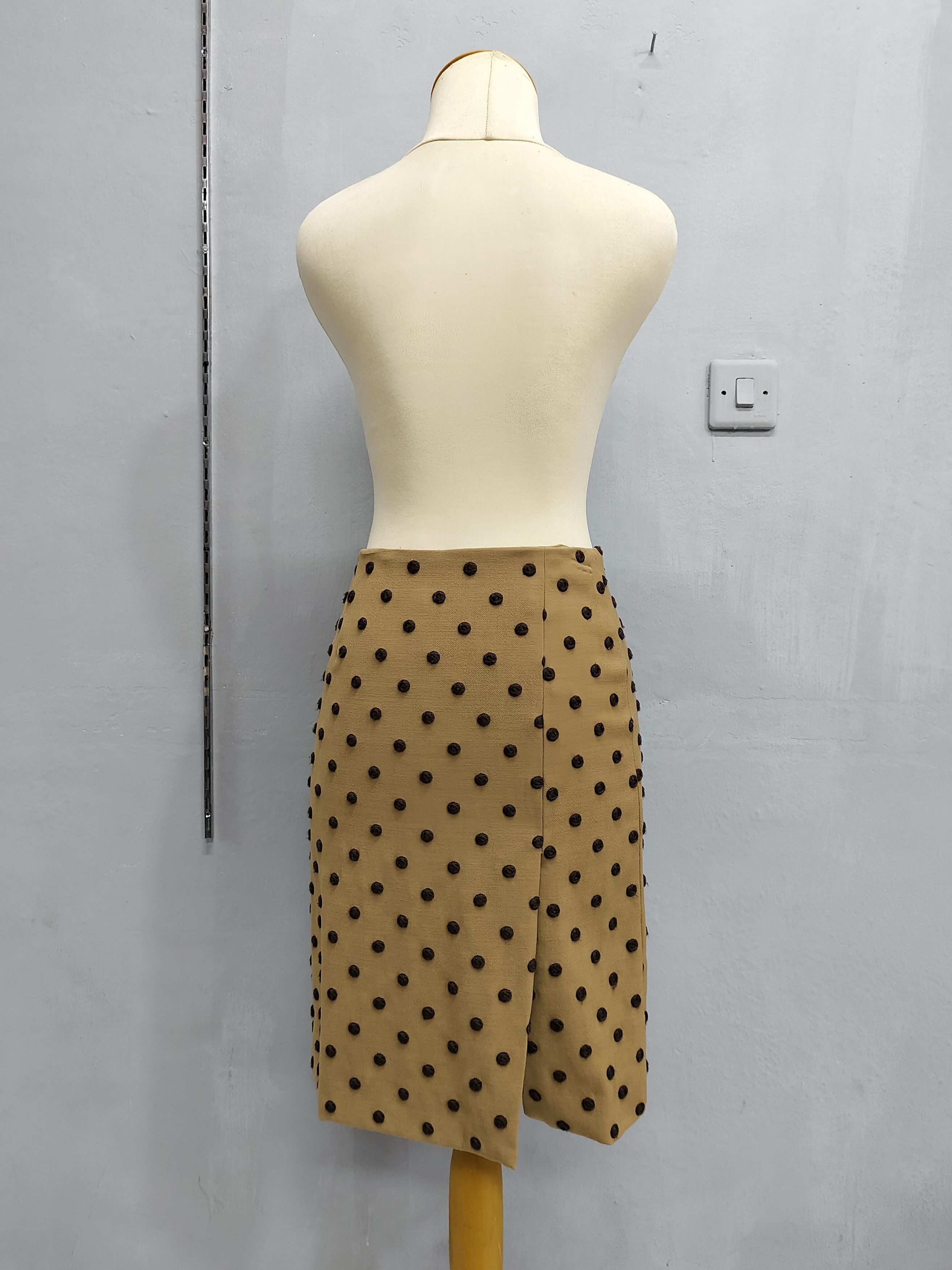 Moschino 00s Moschino Cheapandchic Textured Polkadot Wool Skirt Size 28" / US 6 / IT 42 - 9 Thumbnail