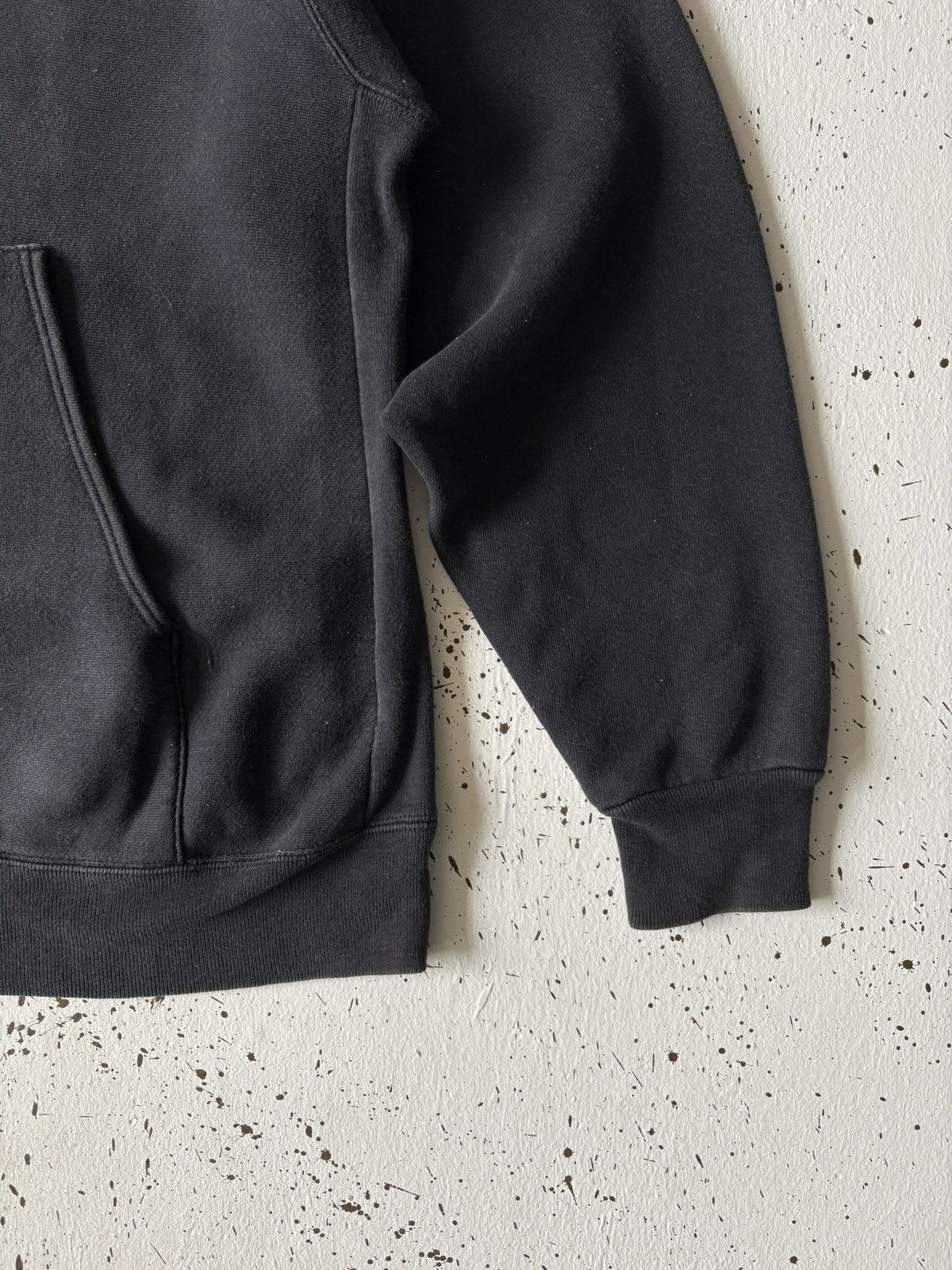 Carhartt Vintage Sunfaded Carhartt Embroidered Hoodies Sweatshirt Size US L / EU 52-54 / 3 - 12 Thumbnail
