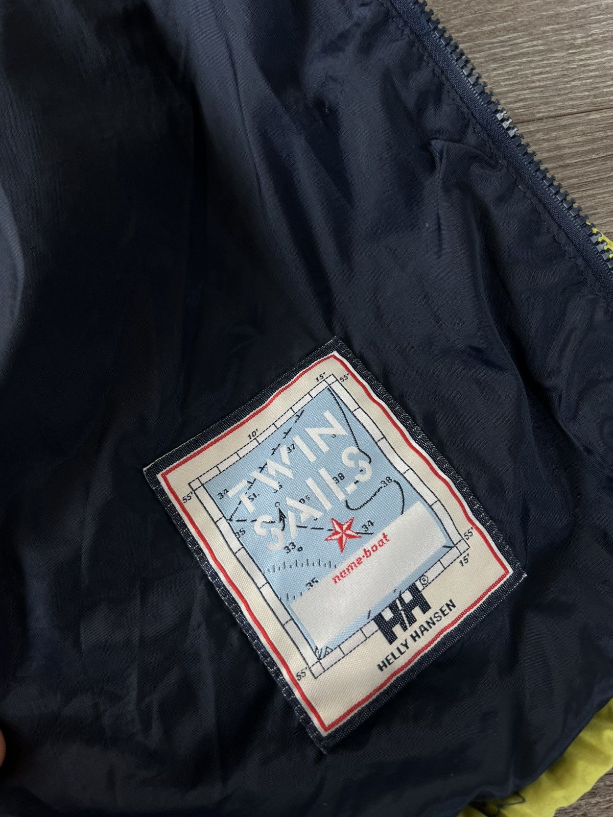 Helly Hansen × Vintage Vintage Helly Hansen Central Logo Yachting Patch Tech Jacket Size US M / EU 48-50 / 2 - 16 Thumbnail