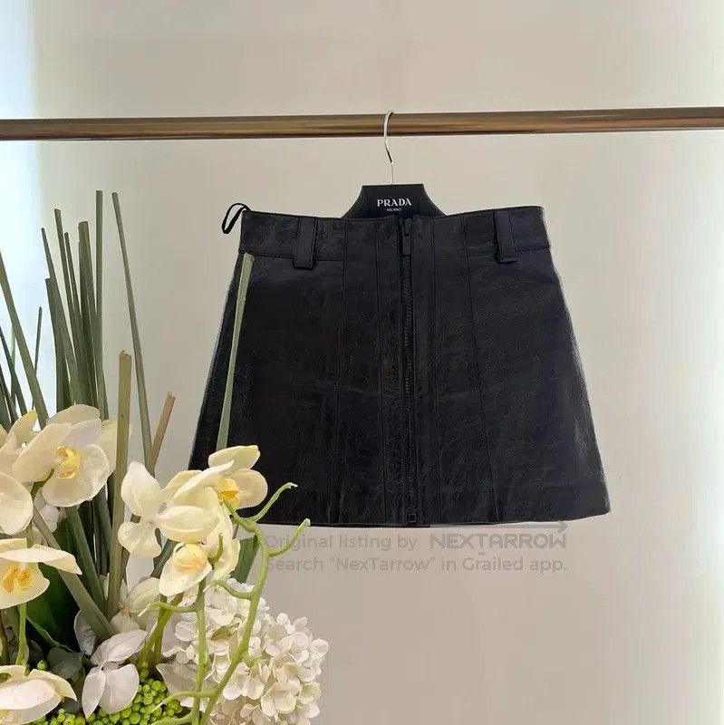 Miu Miu Miu Miu Black Leather Skirt for Women . Size 41" - 4 Thumbnail