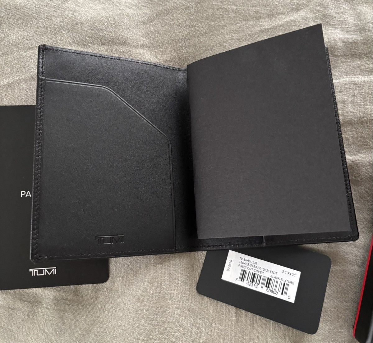 Tumi Tumi Nassau Leather Passport Cover Size ONE SIZE - 3 Thumbnail