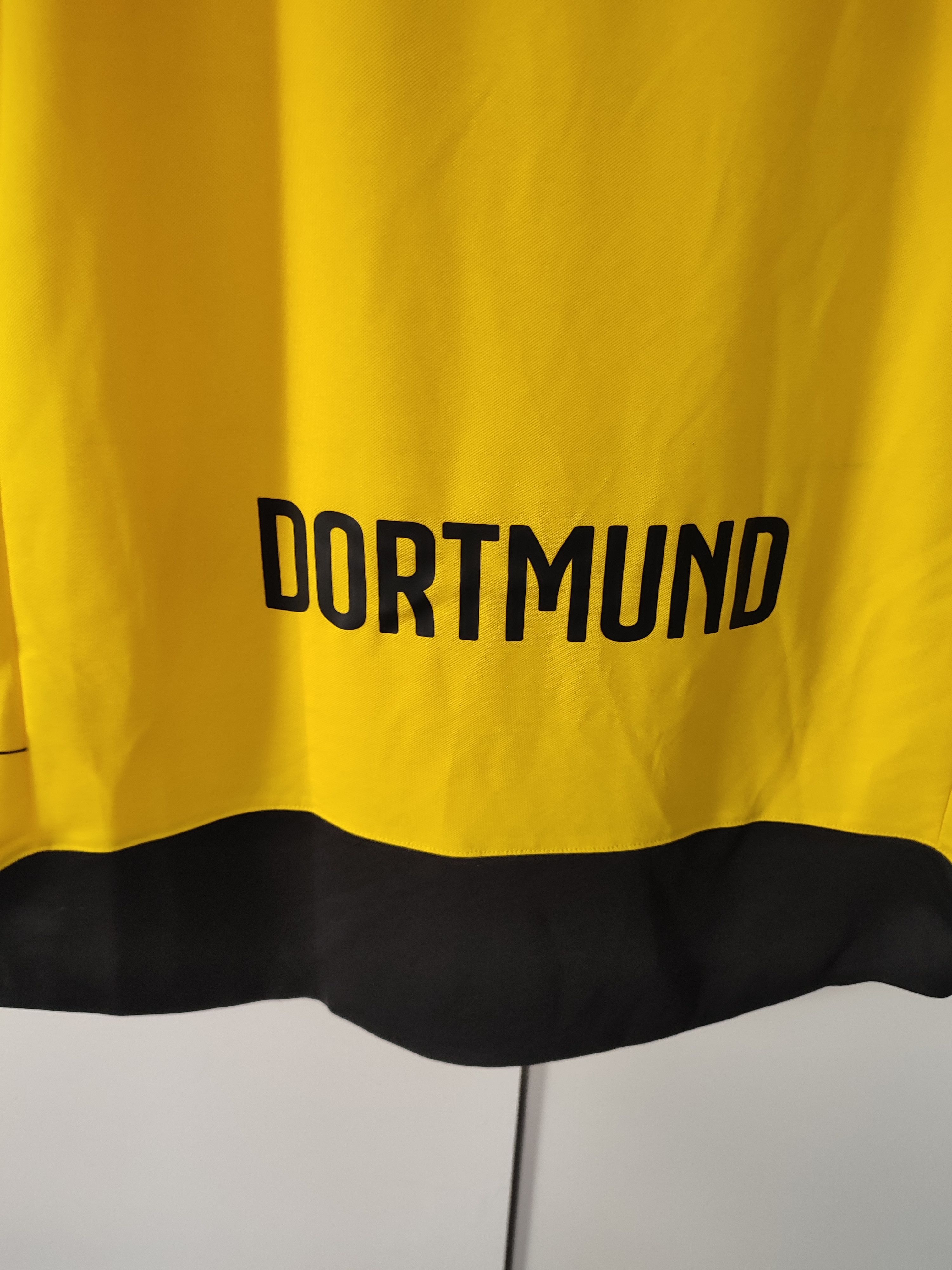 Puma BORUSSIA DORTMUND 2015-16 HOME FOOTBALL Kit SHIRT Size US M / EU 48-50 / 2 - 16 Thumbnail