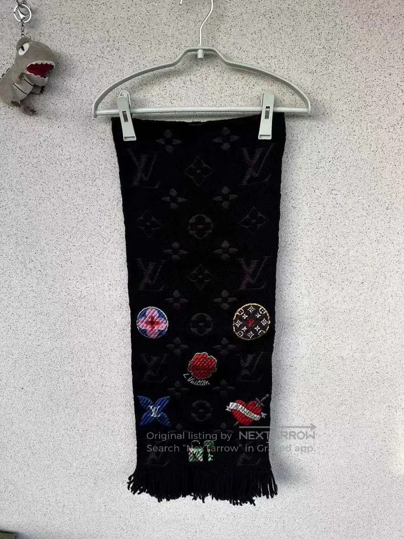 Louis Vuitton Limited Medal Scarf