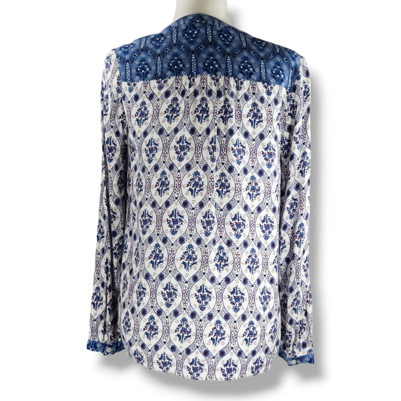 Boden EUC Boden Floral Medallion Henley Top Sz. 6 Blue White Size M / US 6-8 / IT 42-44 - 3 Thumbnail