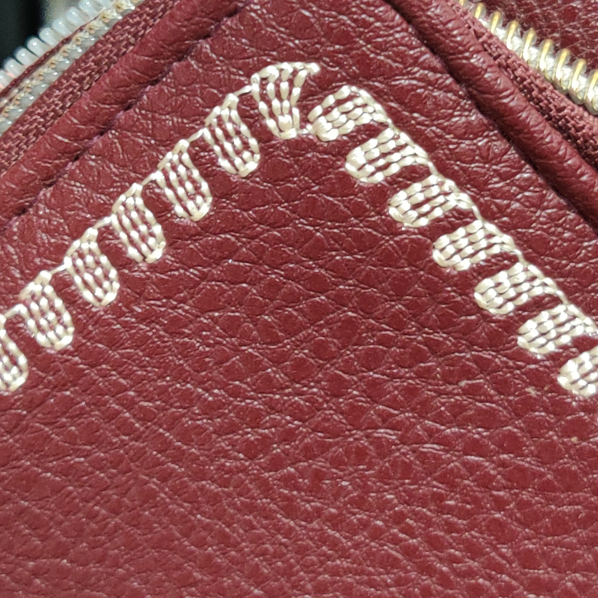Other Burgundy Pebbled Faux Leather Zip Wallet Embroidered Wristle Size ONE SIZE - 4 Thumbnail