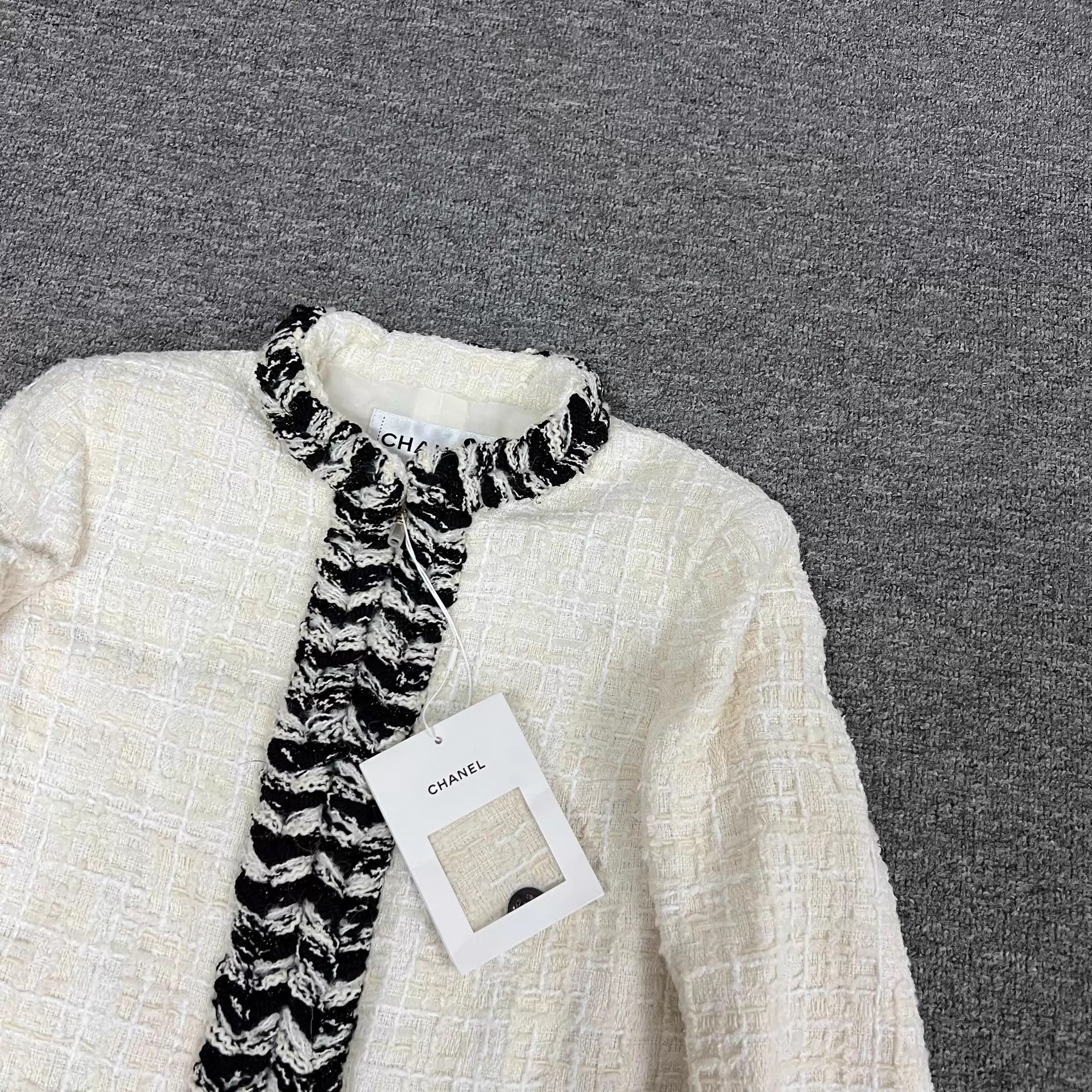 Chanel Chanel Classic Black & White Thick Braid Trim Knit Jacket 36 Size XS / US 0-2 / IT 36-38 - 4 Thumbnail