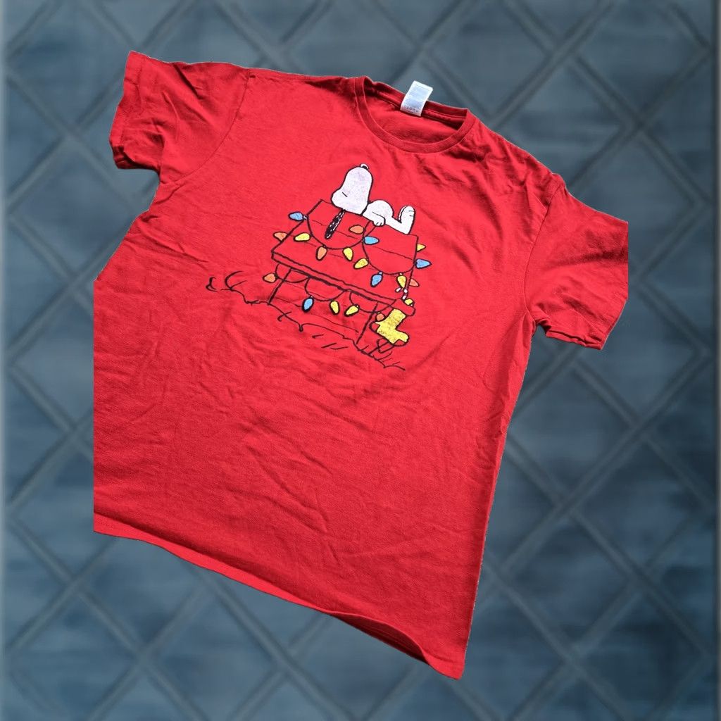 Delta Snoopy T Shirt Mens Large Christmas Lights Peanuts Holiday Short Sleeve 2019 Size US L / EU 52-54 / 3 - 1 Thumbnail