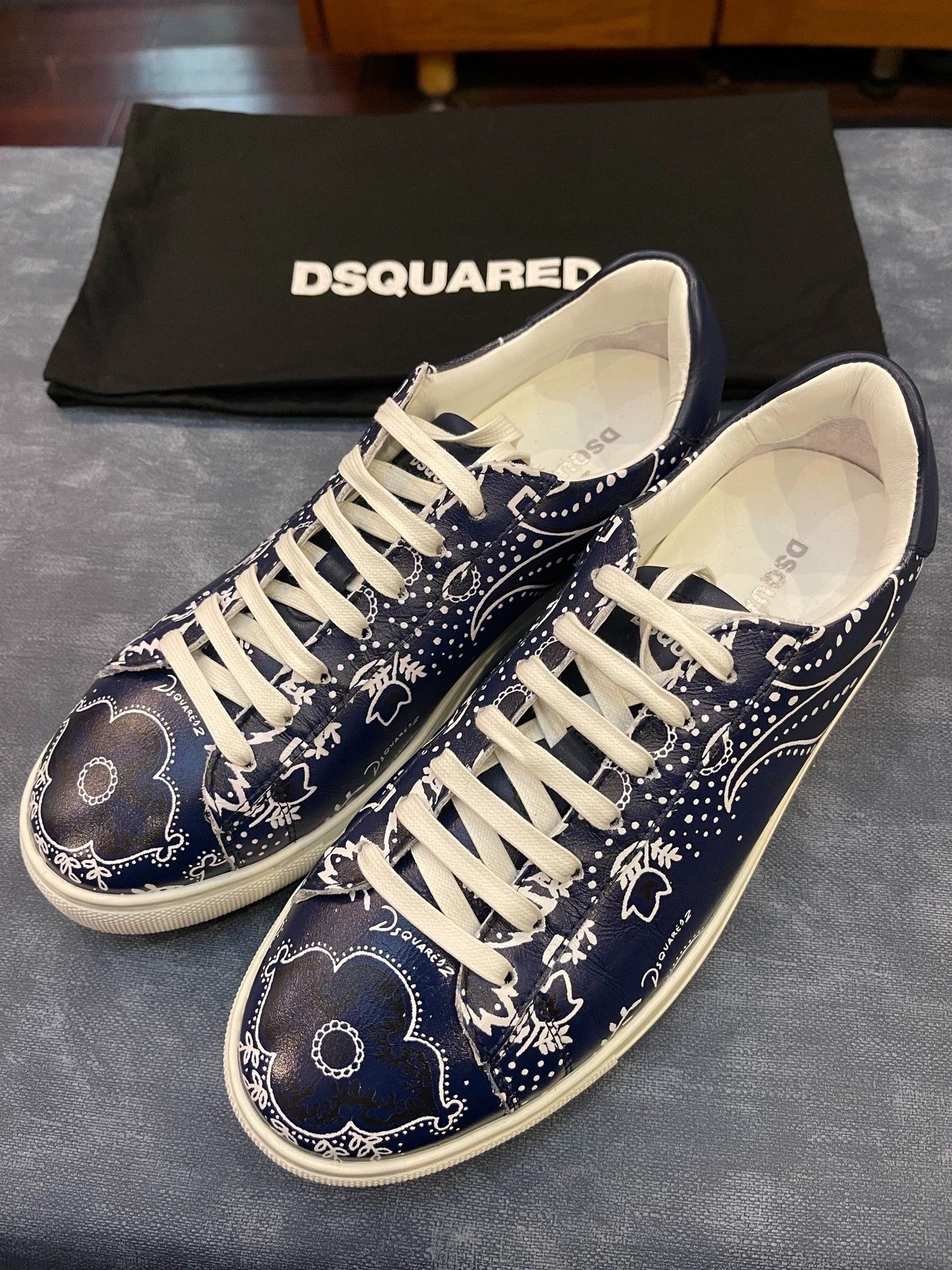Dsquared2 Dsquared2 D2 Sneaker EUR40 Blue & White Porcelain Print Size US 7 / EU 40 - 1 Thumbnail