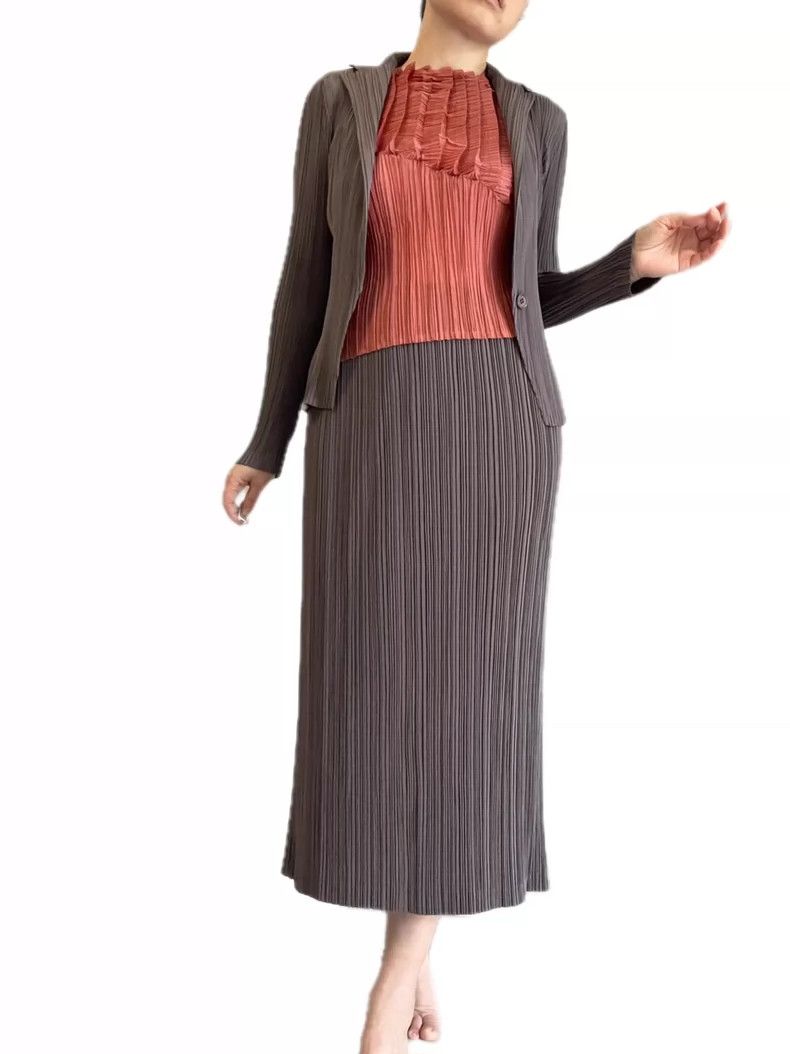 Issey Miyake Issey Miyake size:2 A dark grey shark fin pleated cardigan Size M / US 6-8 / IT 42-44 - 1 Thumbnail