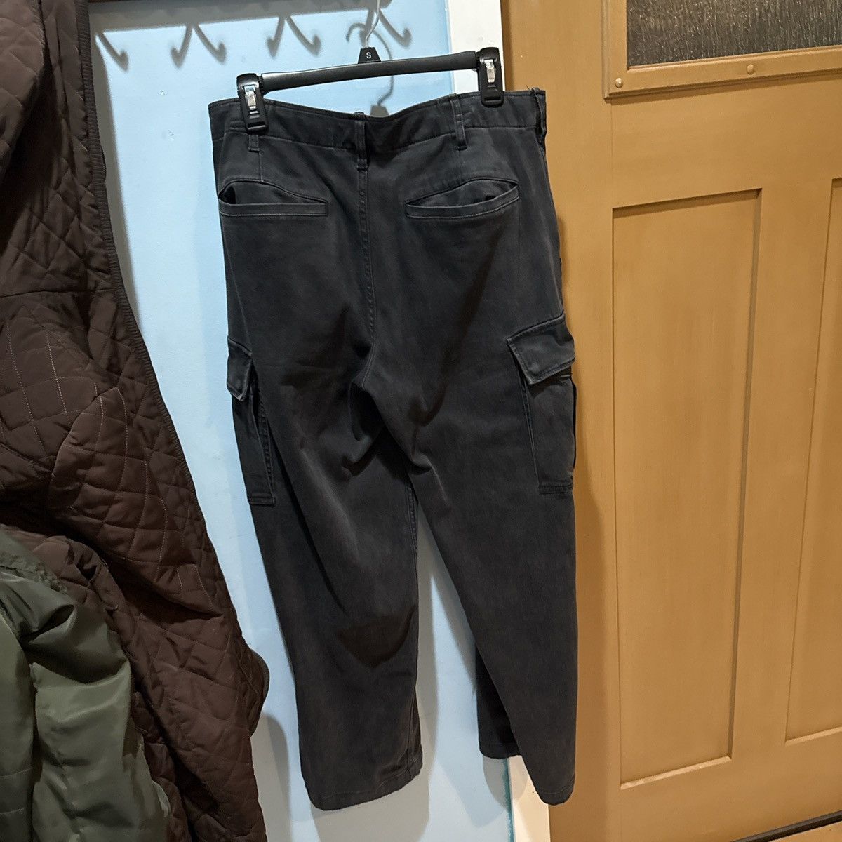 Uniqlo Dark Grey Uniqlo Cargo Pants Size US 29 - 2 Thumbnail