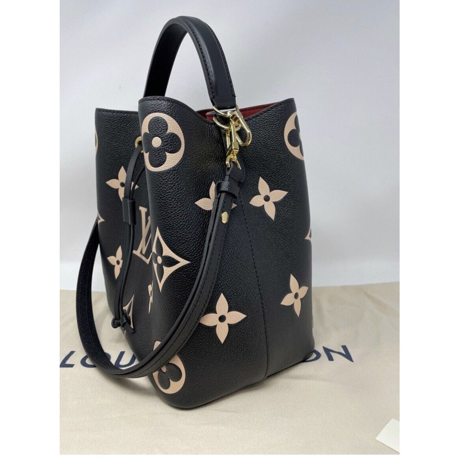 Louis Vuitton Louis Vuitton NéoNoé Shoulder Bag MM Black Leather Size ONE SIZE - 8 Thumbnail