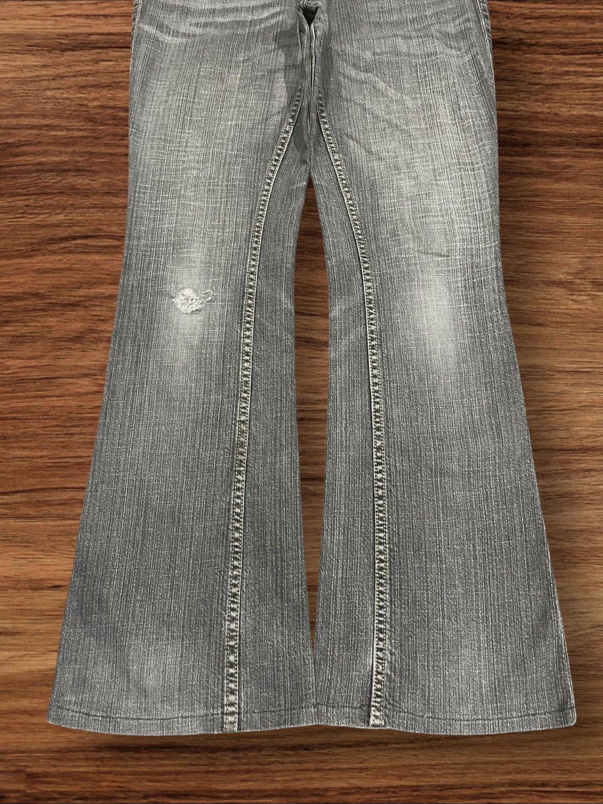 Japanese Brand × Le Grande Bleu (L.G.B.) Vintage Japanese Brand Grey Washed Distressed Flare Jeans Size 28" / US 6 / IT 42 - 7 Thumbnail