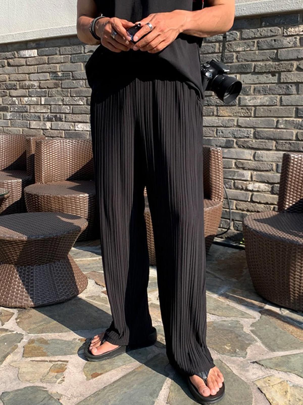 Vintage Black Striped Pleated Wide-Leg Trousers / Pants Size US 32 / EU 48 - 1 Thumbnail