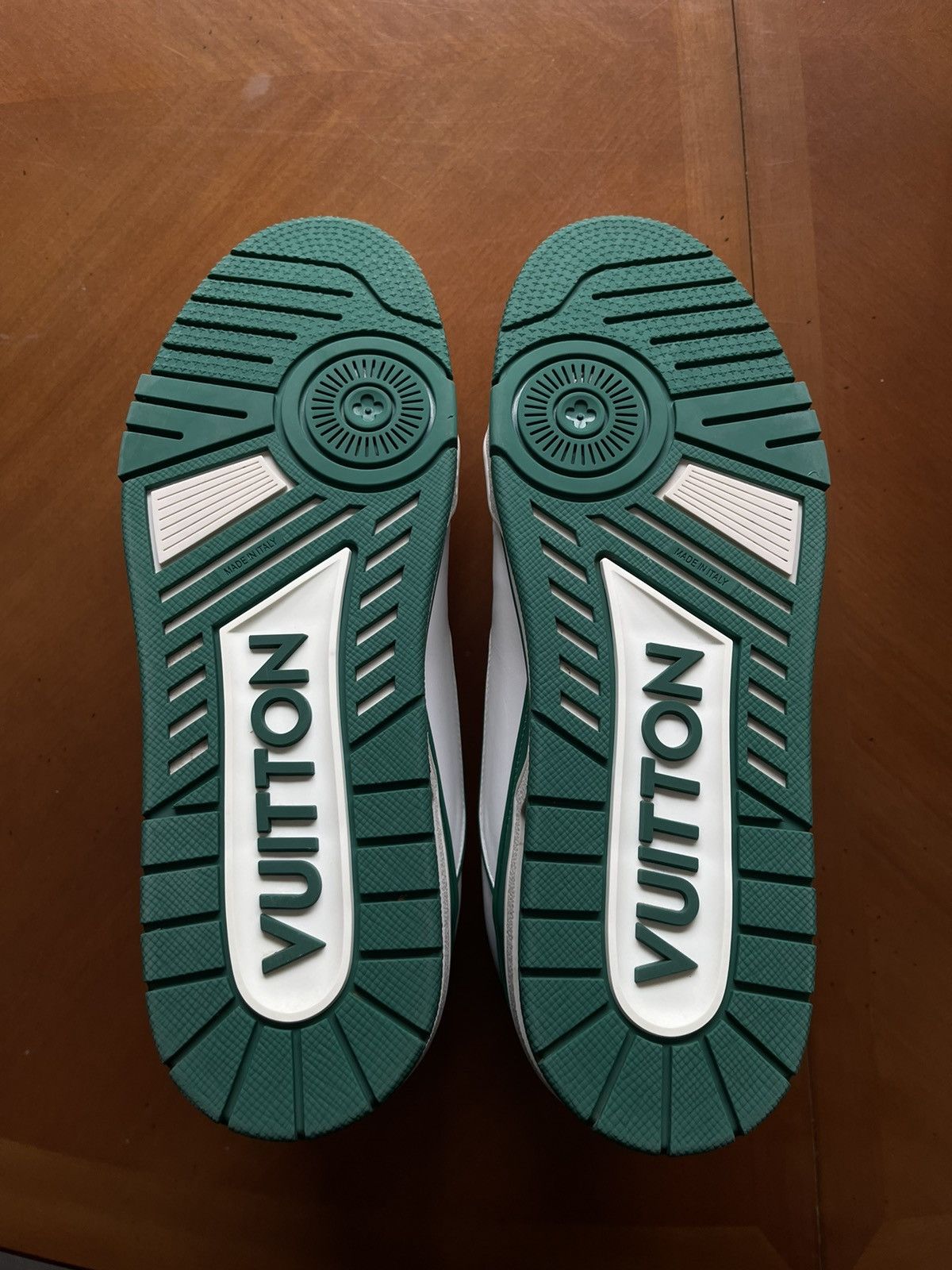 Louis Vuitton Louis Vuitton LV Low Trainer OG Green Size US 10.5 / EU 43-44 - 3 Thumbnail