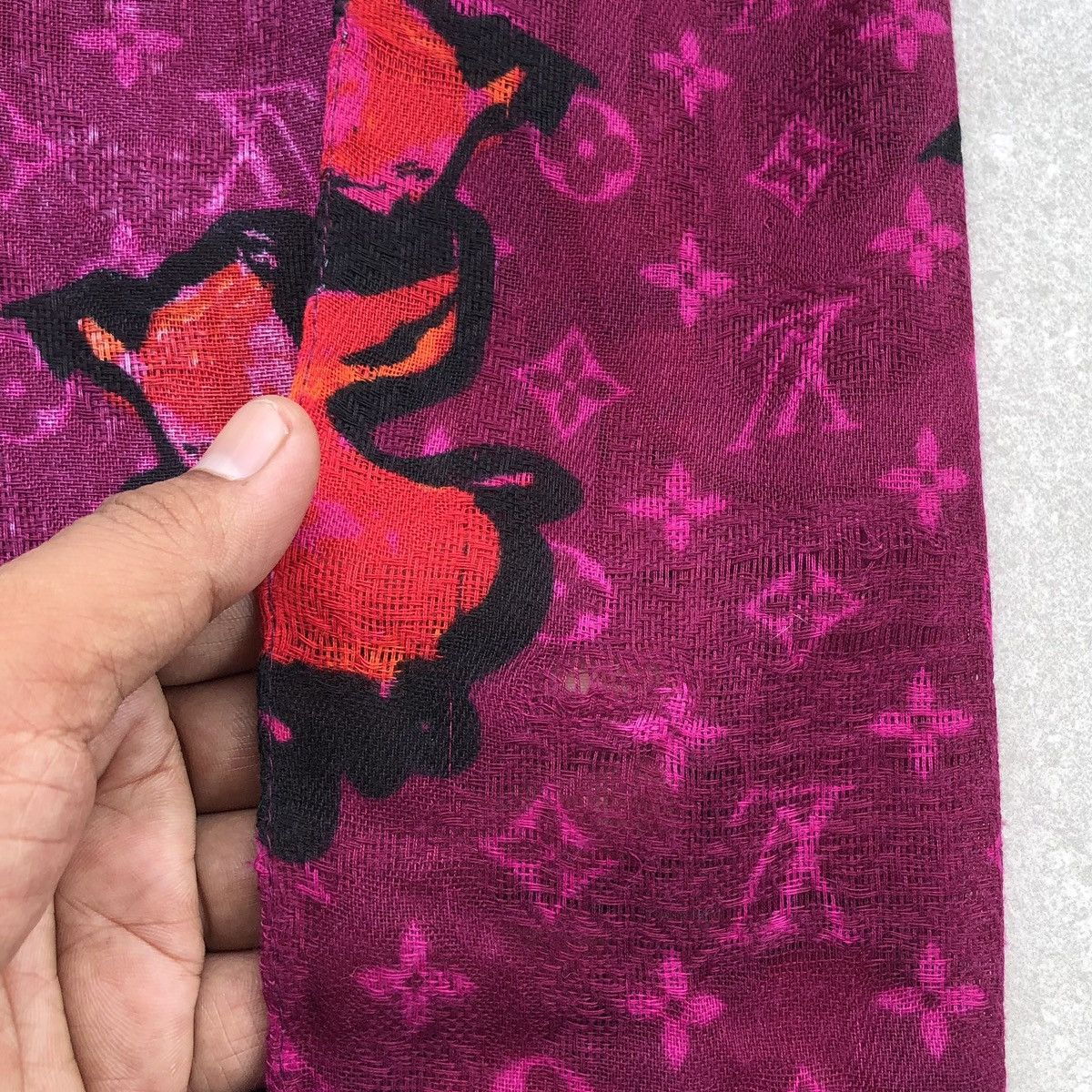 Louis Vuitton Louis Vuitton x Sprouse Wool Roses Graffiti Scarf Size ONE SIZE - 9 Thumbnail