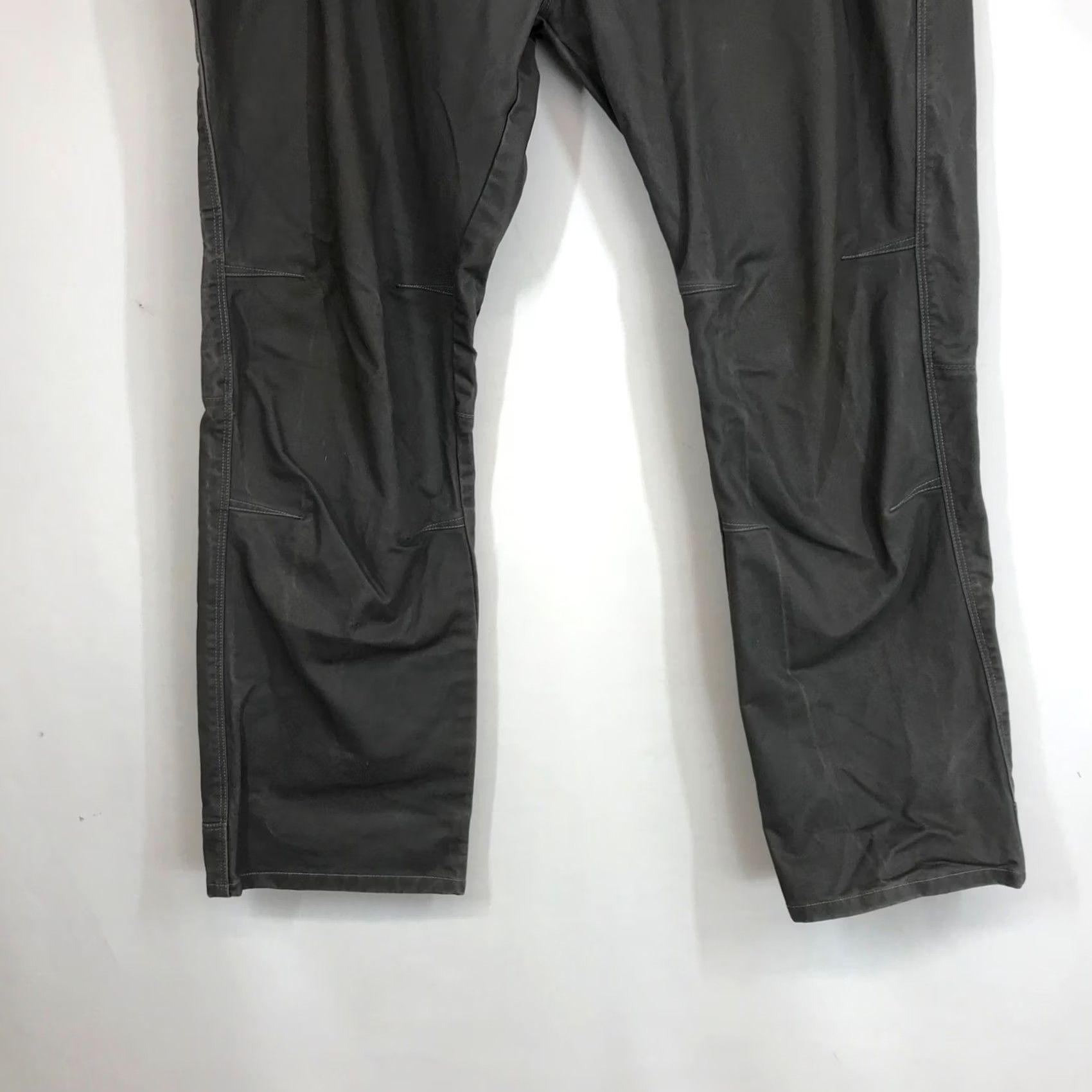 Vintage KUHL Mens Pants Gray Cargo Work Casual Straight Leg 34x30 Pockets Wrinkle Resistant Easy Care 5-Pocket Chino Rydr Outdoor Hiking Vintage No Size US 36 / EU 52 - 3 Thumbnail