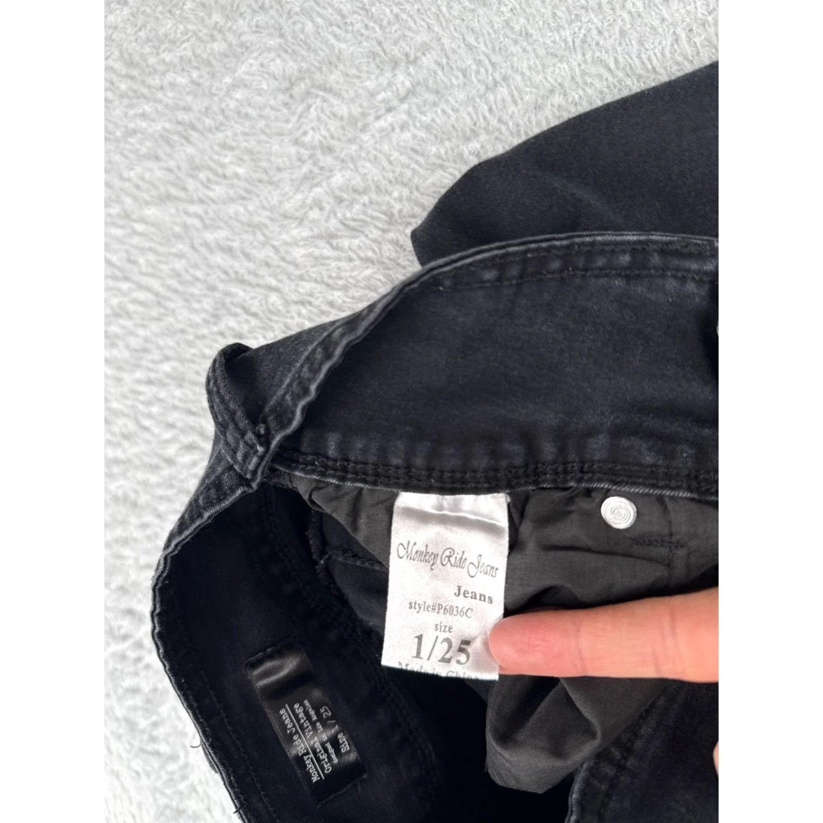 Vintage Monkey Ride Jeans Juniors 1 Black Skinny Denim Regular Rise Mid 24x29 5-Pocket Distressed Stretch Vintage No USA Womens Size 25" / US 0 / IT 36 - 7 Thumbnail
