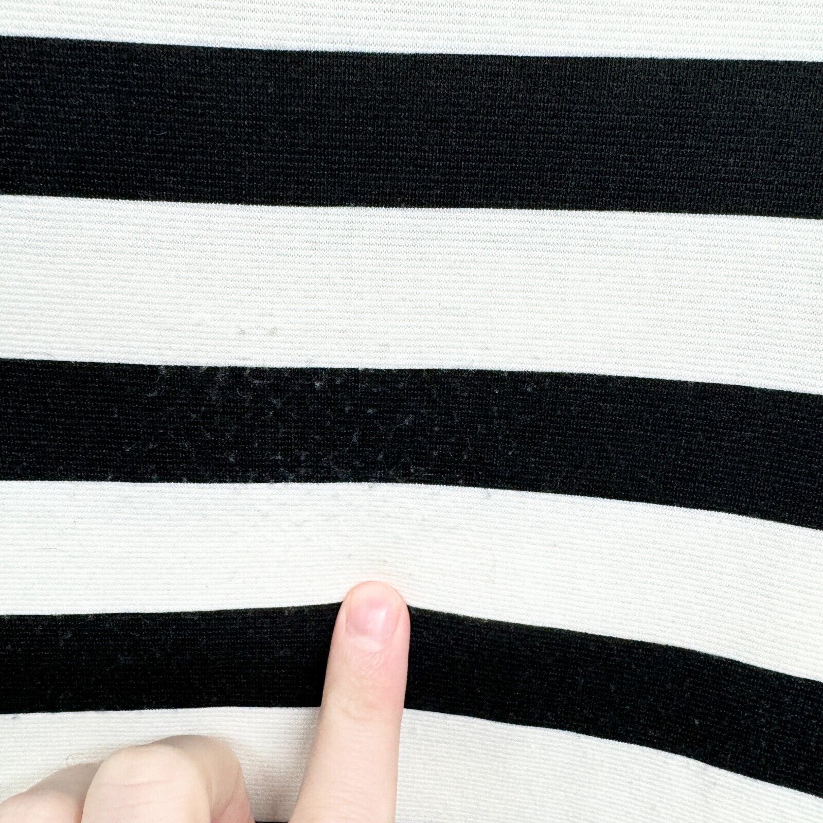 Anthropologie Anthropologie Top Sz Small Mock Neck 3/4 Sleeve Black White Size S / US 4 / IT 40 - 2 Thumbnail