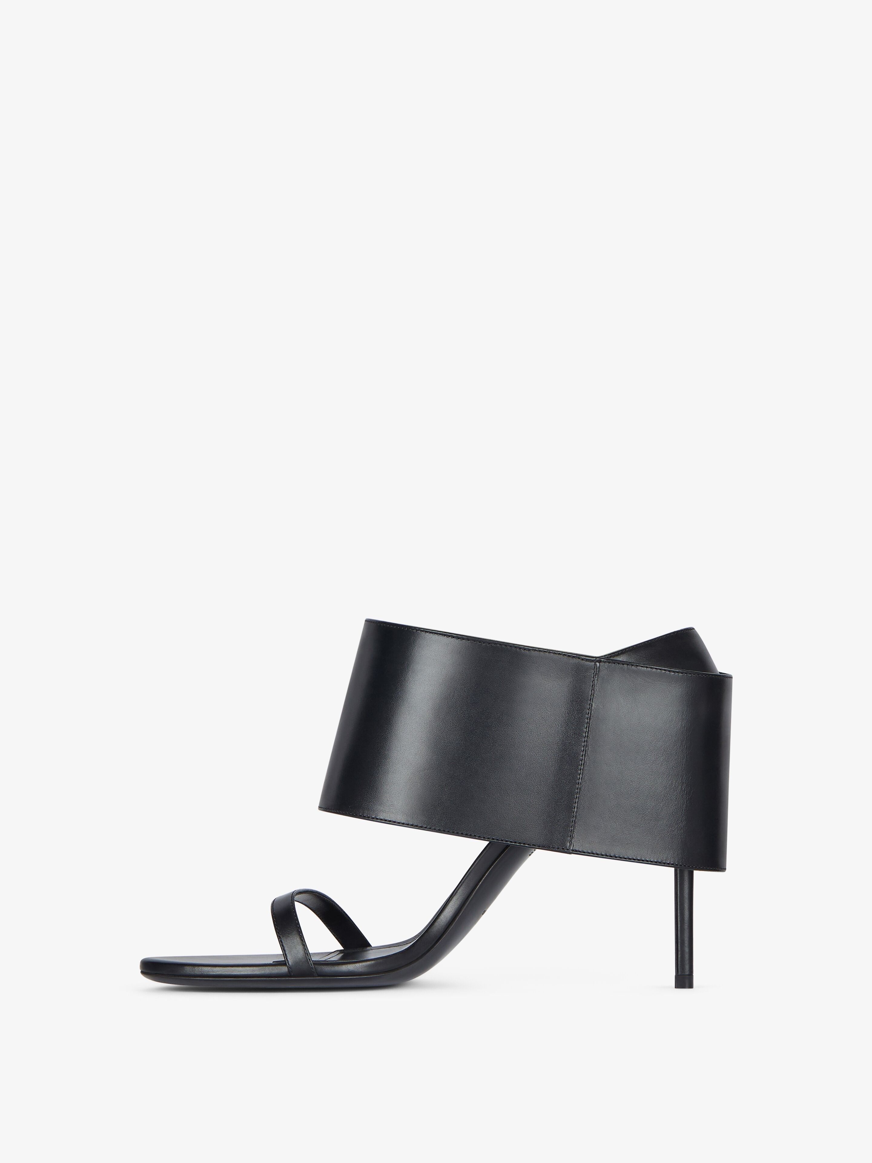 o1srvl11e0825 Shark Lock Heart Heeled Sandals in Black