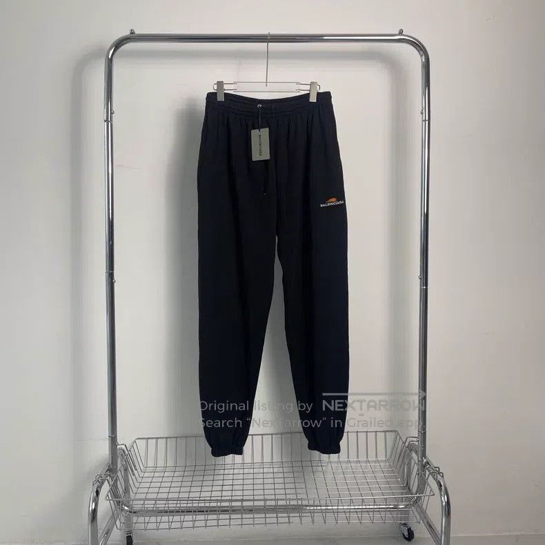 Balenciaga Balenciaga size XS Embroidered Year of the Tiger logo swea Size US 27 - 1 Thumbnail