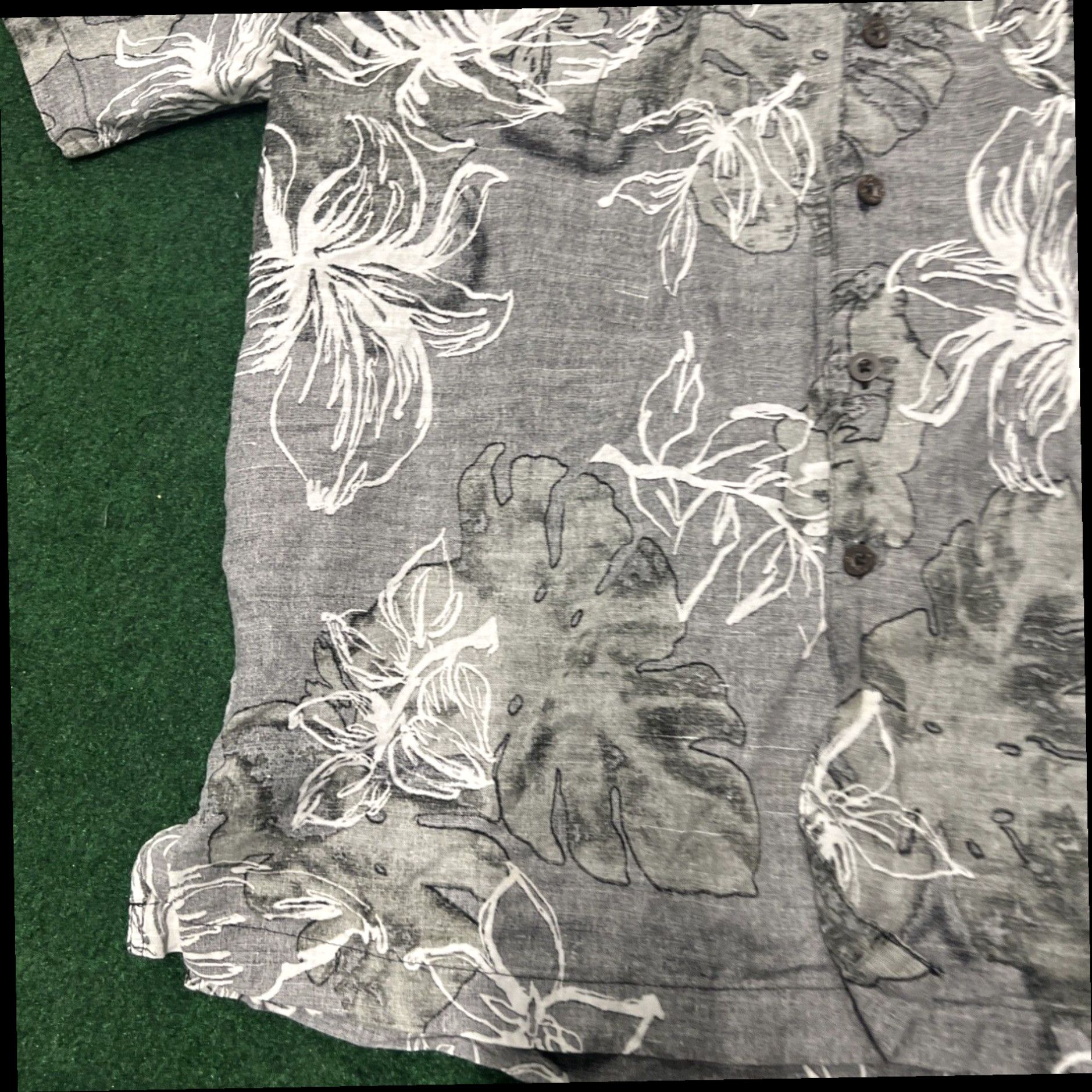 Panama Jack Panama Jack Men Large Hawaiian Shirt Floral Gray Short Sleeve Vacation Tropical Size US L / EU 52-54 / 3 - 2 Thumbnail