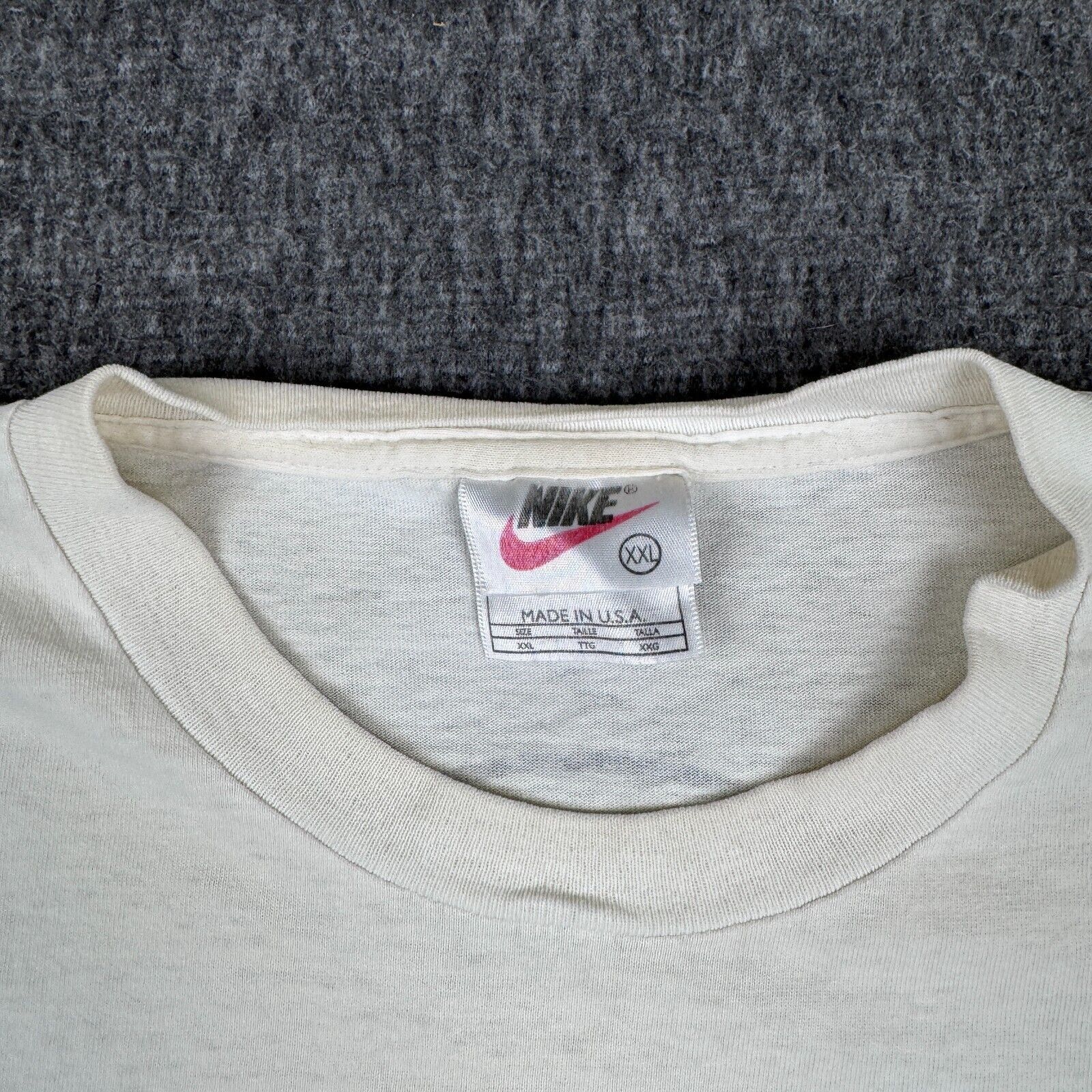 Nike Vintage Nike Essentials T-Shirt Mens XXL White Center Swoosh Size US XXL / EU 58 / 5 - 3 Thumbnail