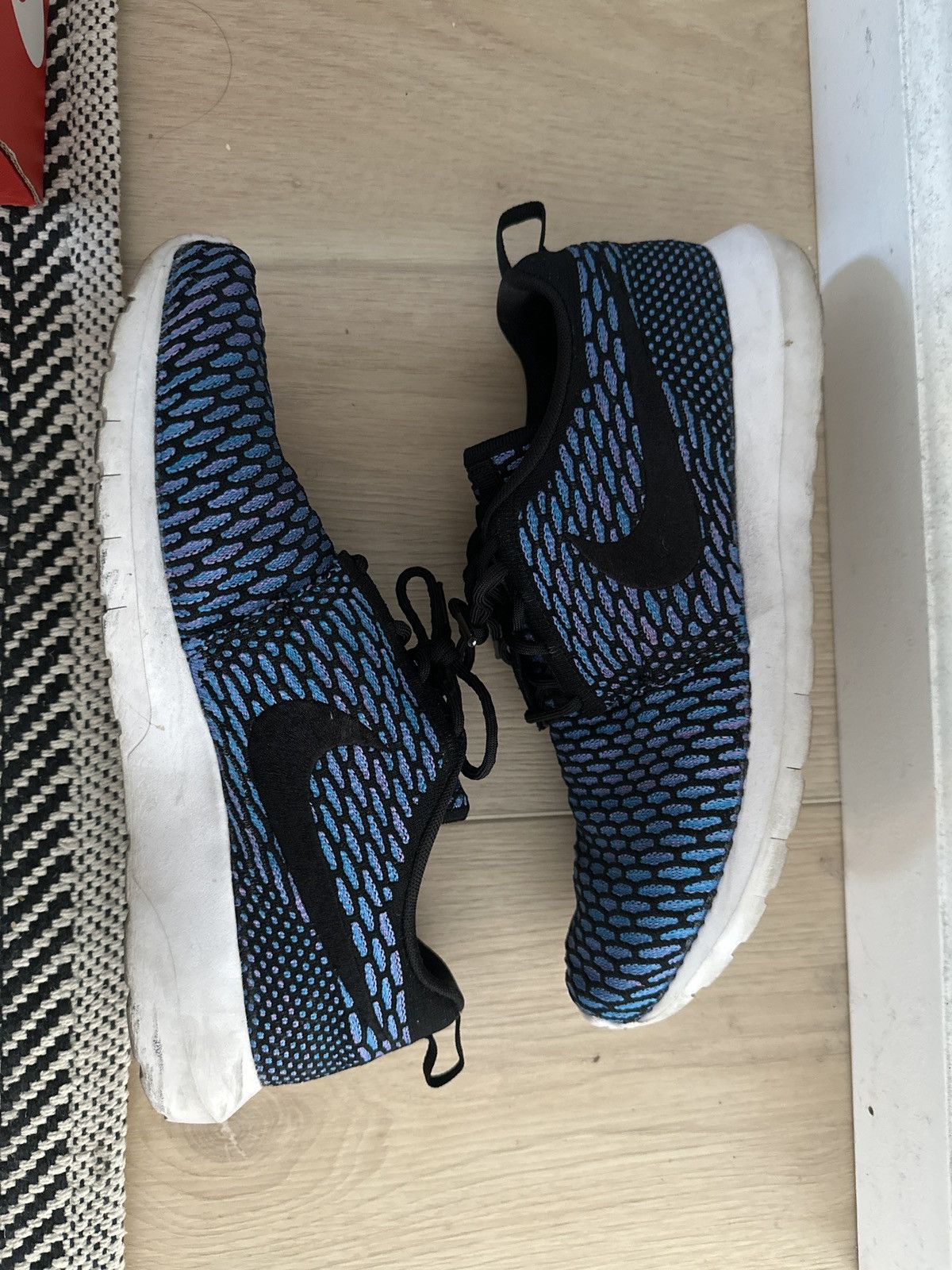 Nike Nike Flyknit Rosherun size 10 Size US 10 / EU 43 - 2 Thumbnail