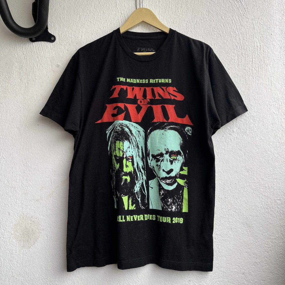 Marilyn Manson TWINS OF EVIL MARILYN MANSON ROB ZOMBIE HELL NEVER DIES TOUR Size US L / EU 52-54 / 3 - 1 Thumbnail