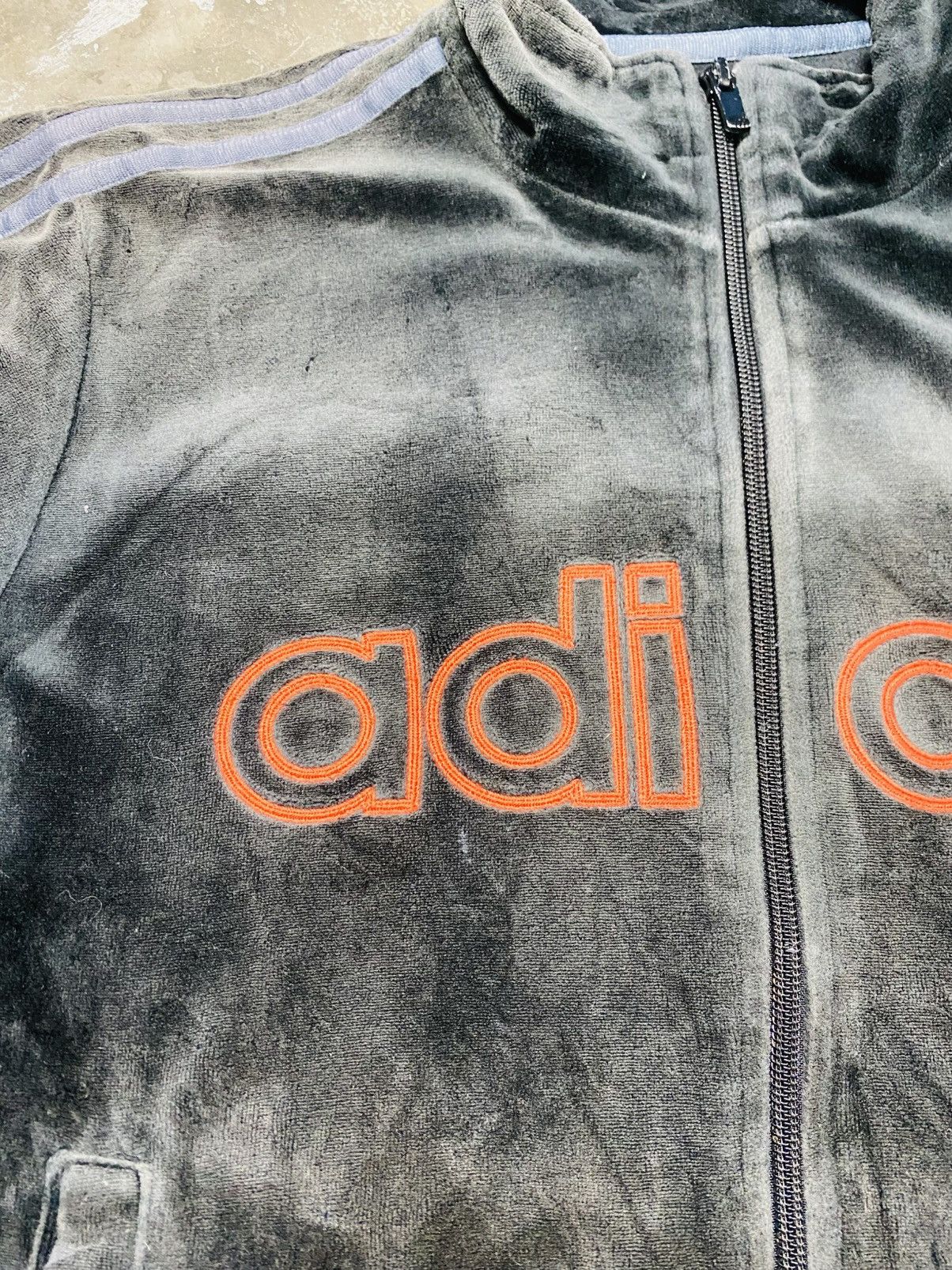 Adidas Vintage Adidas Velvet Jacket Sweater Size US S / EU 44-46 / 1 - 9 Thumbnail