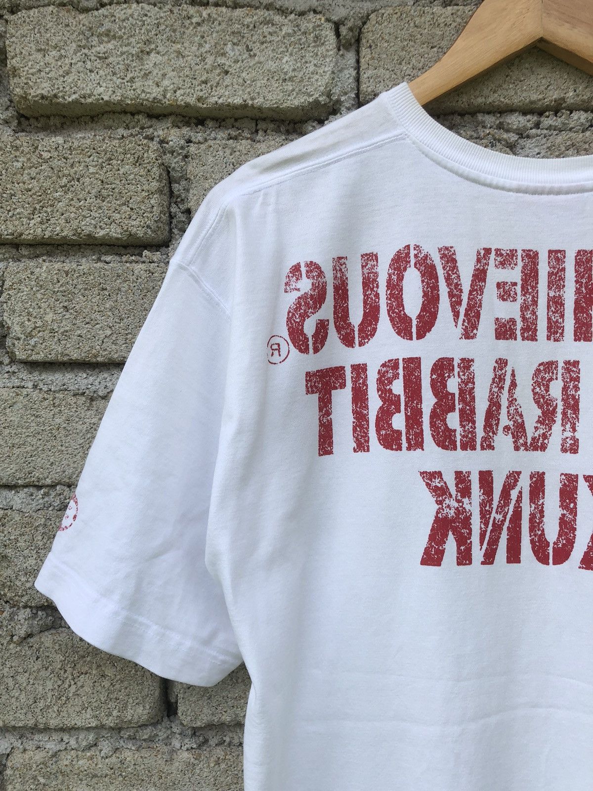 Vintage Vintage Y2K Mischievous Blue Rabbit Skunk Tshirt Size US L / EU 52-54 / 3 - 14 Thumbnail