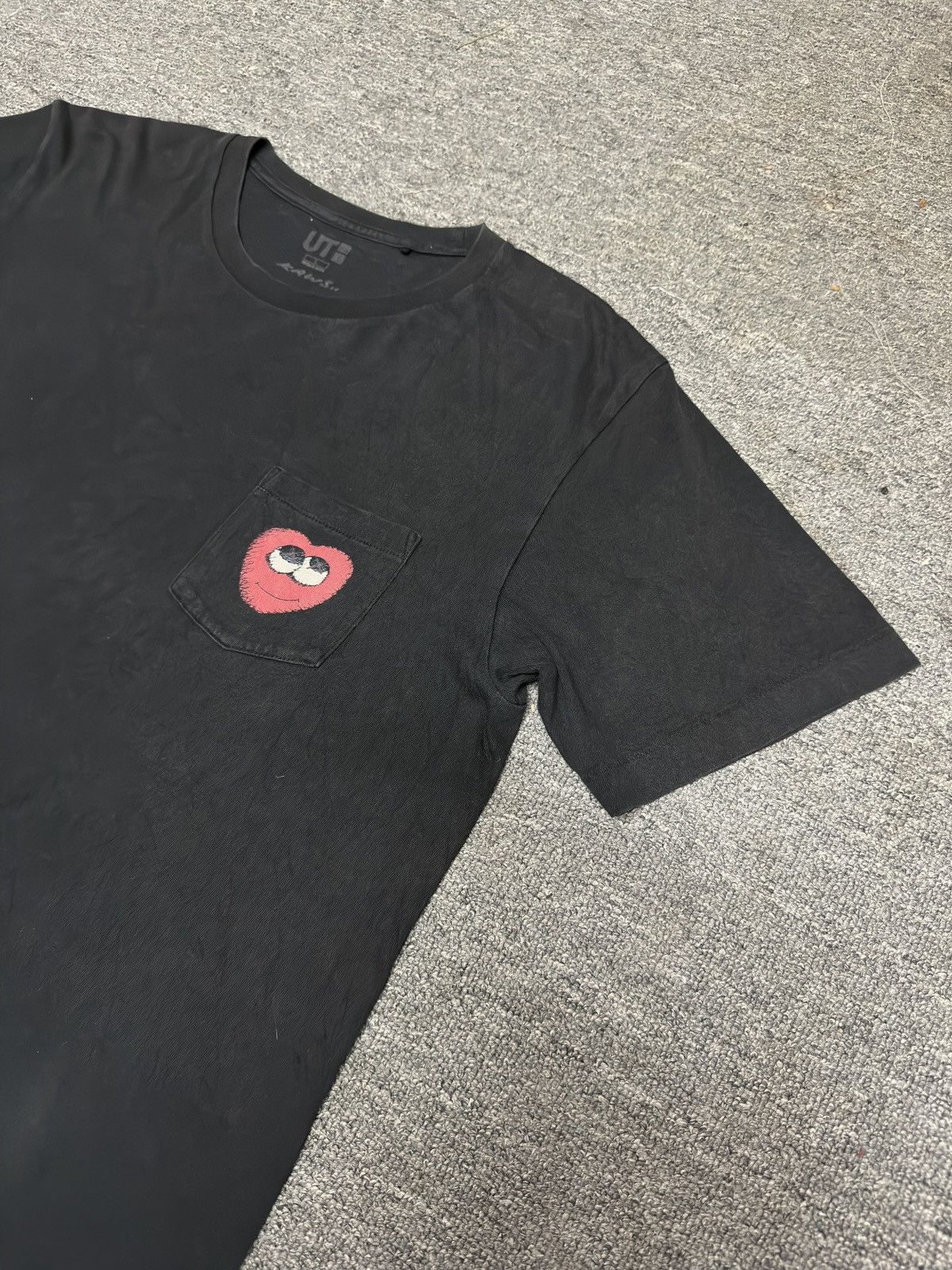 Kaws × Uniqlo Uniqlo x Kaws T-shirt Size US L / EU 52-54 / 3 - 5 Thumbnail