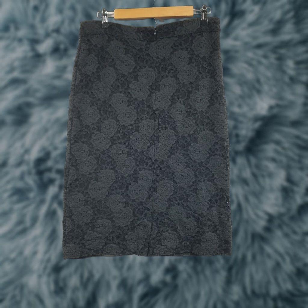 Anthropologie Maeve Anthropologie Skirt Womens Knee Length Black Lined Size Medium Elastic Waist Lace Cotton Nylon Spandex Floral Vintage No Pattern Classic Modern Size 32" / US 10 / IT 46 - 1 Thumbnail