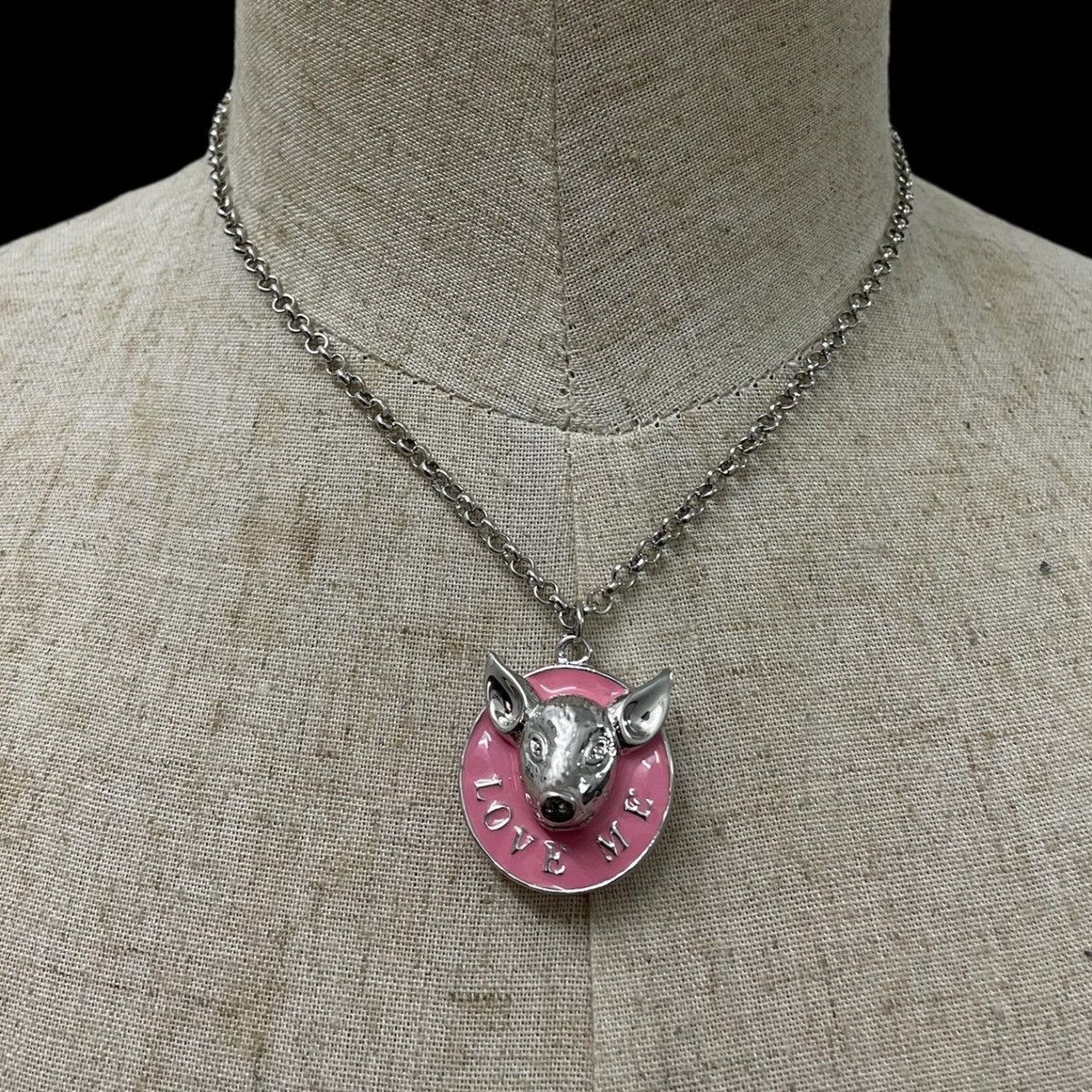 Vivienne Westwood Vivienne Westwood ‘Love Me’ Pig Necklace Pendant Size ONE SIZE - 2 Thumbnail