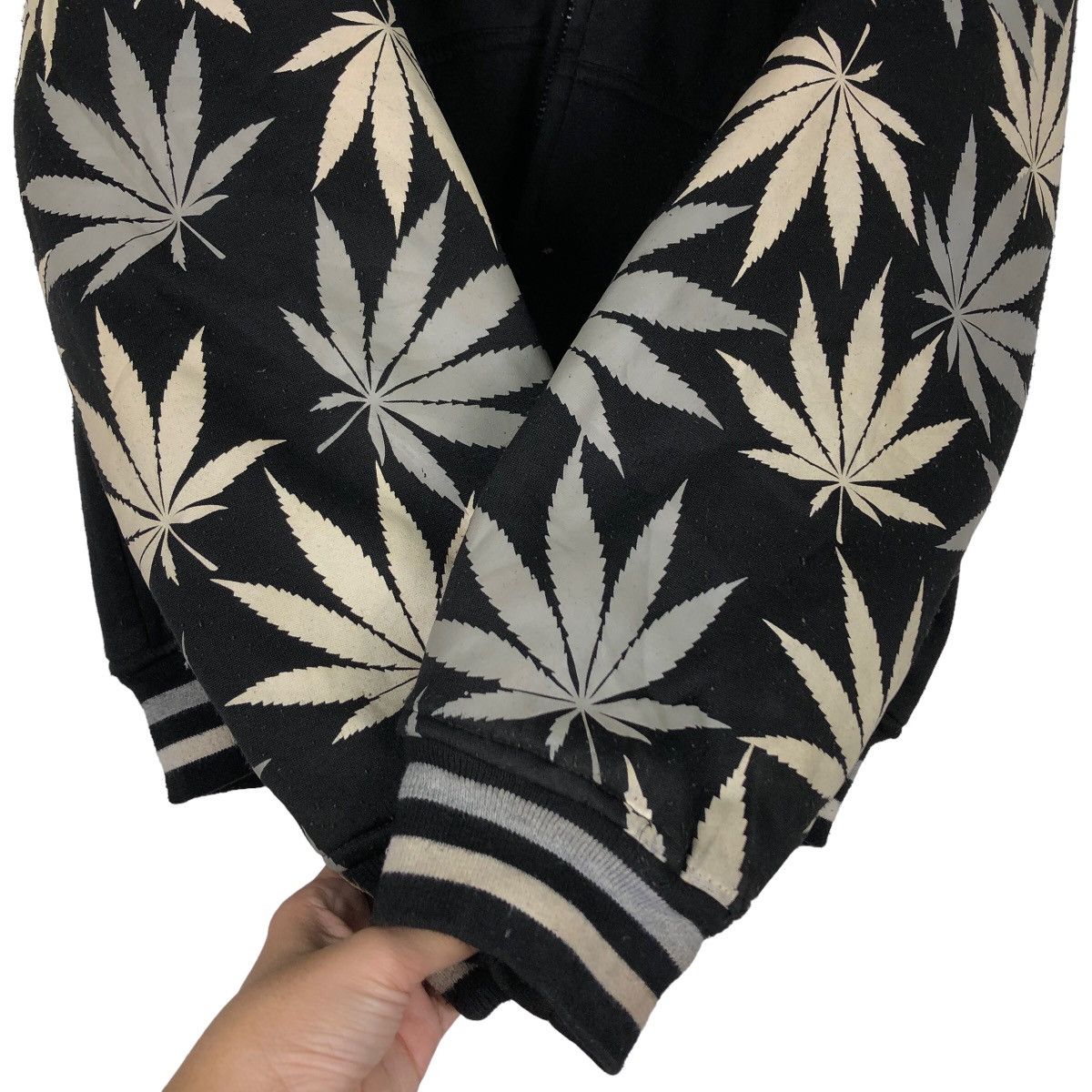 Japanese Brand 🔥Rare Big Logo Weed Logo Zipper Jacket Hoodie Victorious Size US XL / EU 56 / 4 - 14 Thumbnail