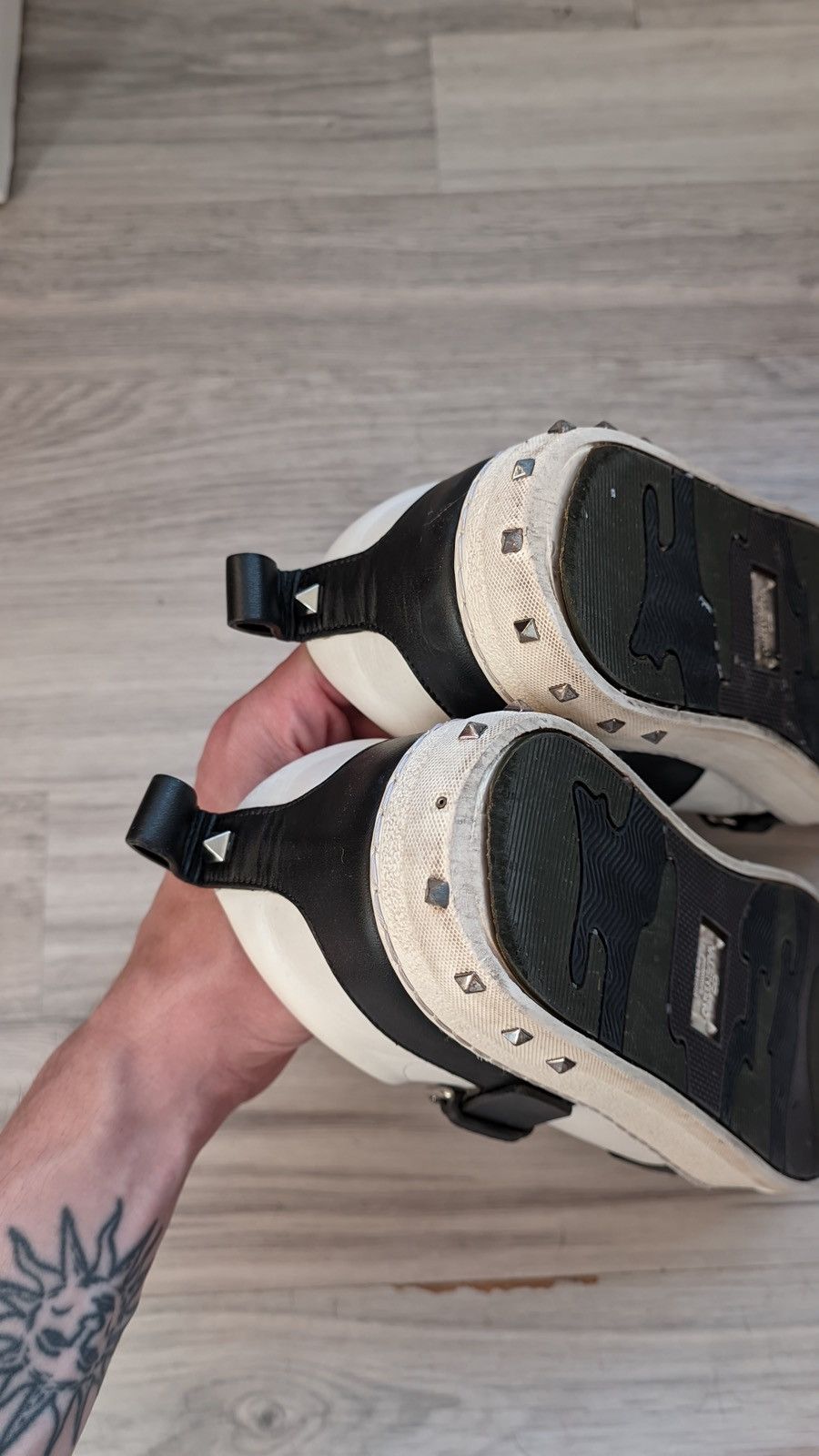 Valentino Valentino Garavani V-Punk Rockstud Accent Leather Sneakers Size US 7 / EU 40 - 5 Thumbnail