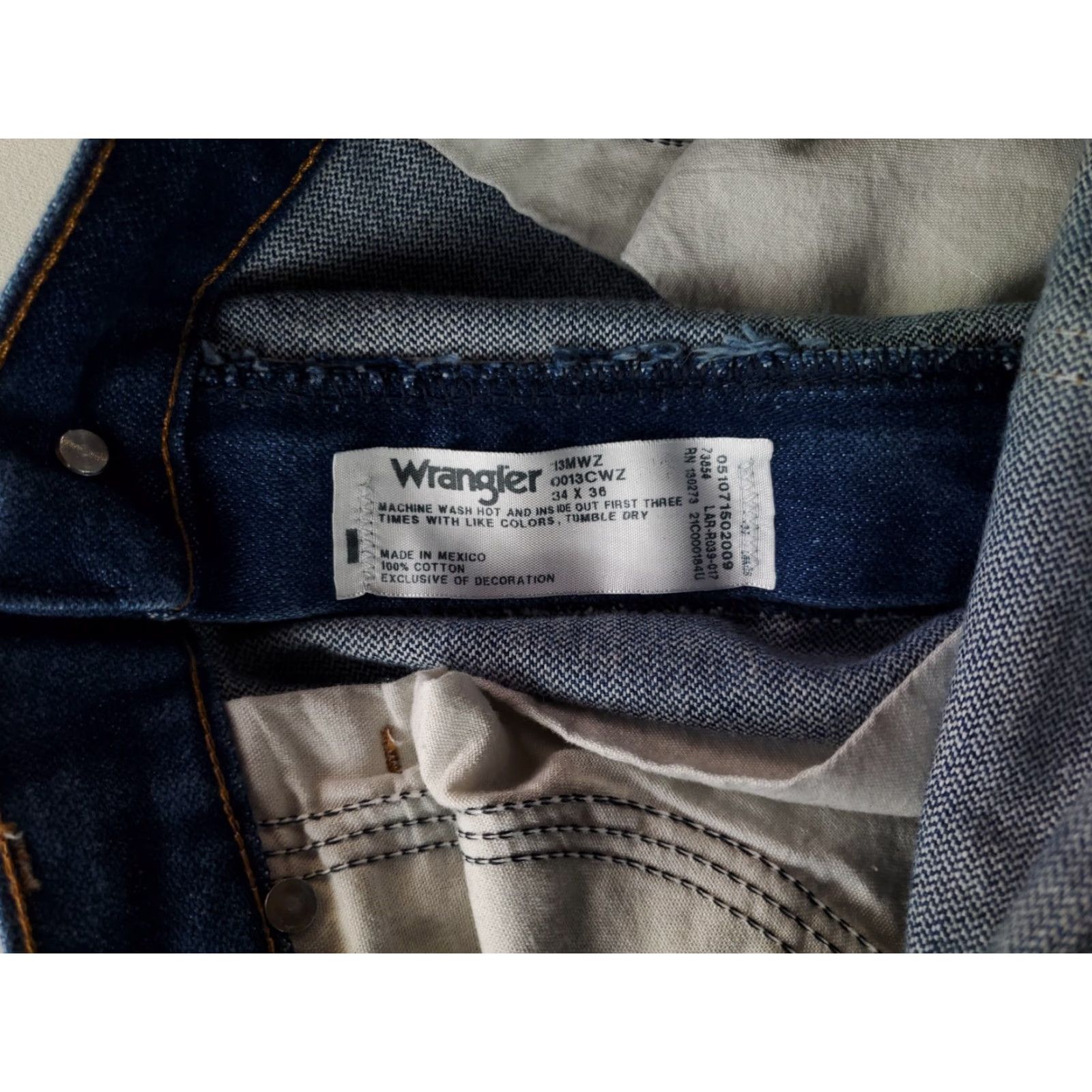 Wrangler VINTAGE Wrangler 13MWZ Jeans Mens 35x35 34x36 Blue 90s Straight Denim Mens / Boys? Size US 35 - 5 Thumbnail