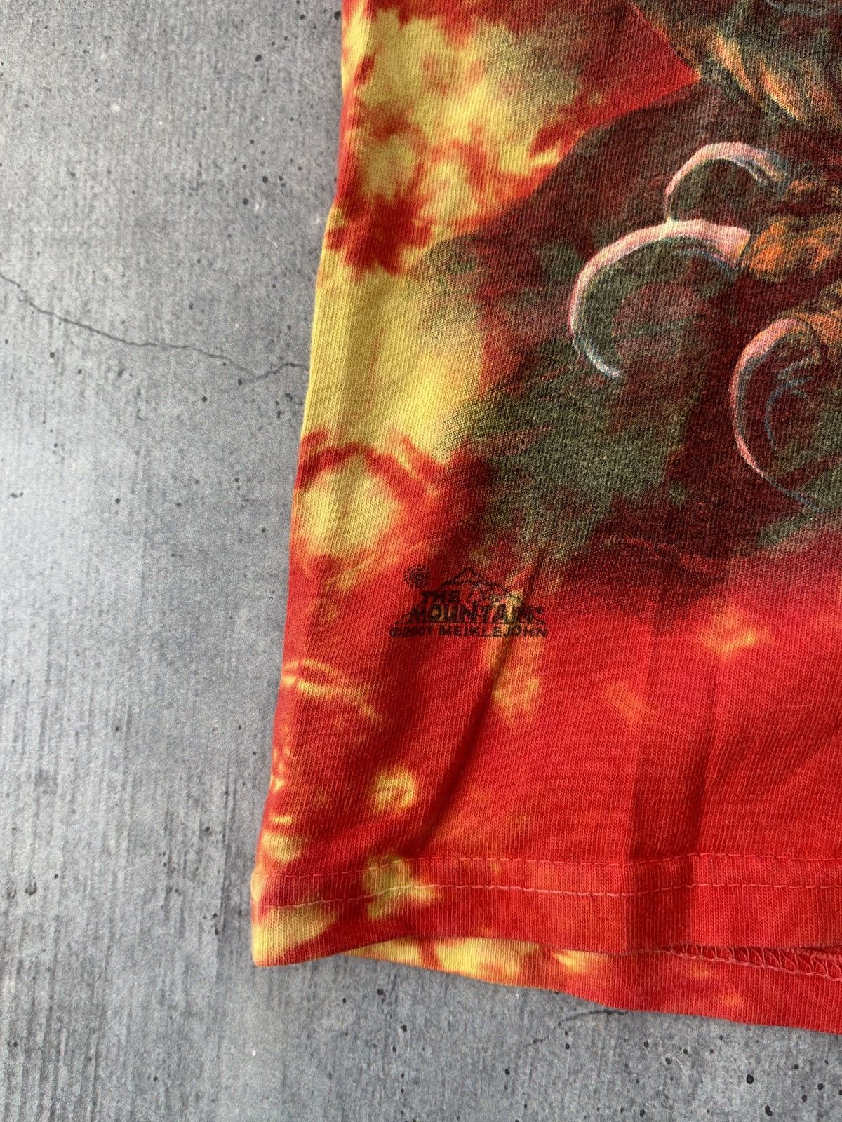 The Mountain × Vintage Crazy Vintage 2001 The Mountain Dragon Flames Battle Tee Size US M / EU 48-50 / 2 - 4 Thumbnail