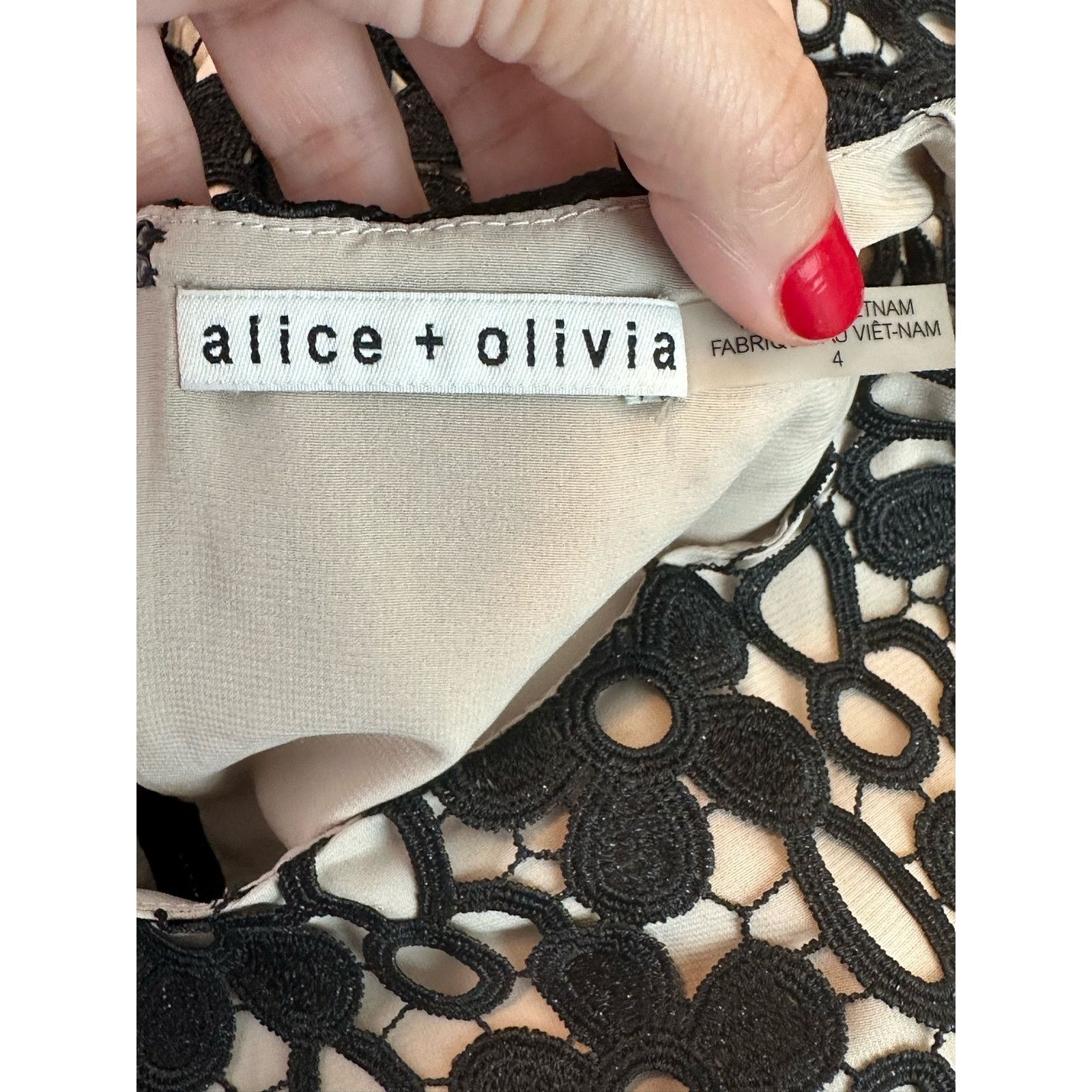 Alice + Olivia Alice + Olivia Clyde floral lace sheath mini dress size 4 Size S / US 4 / IT 40 - 3 Thumbnail