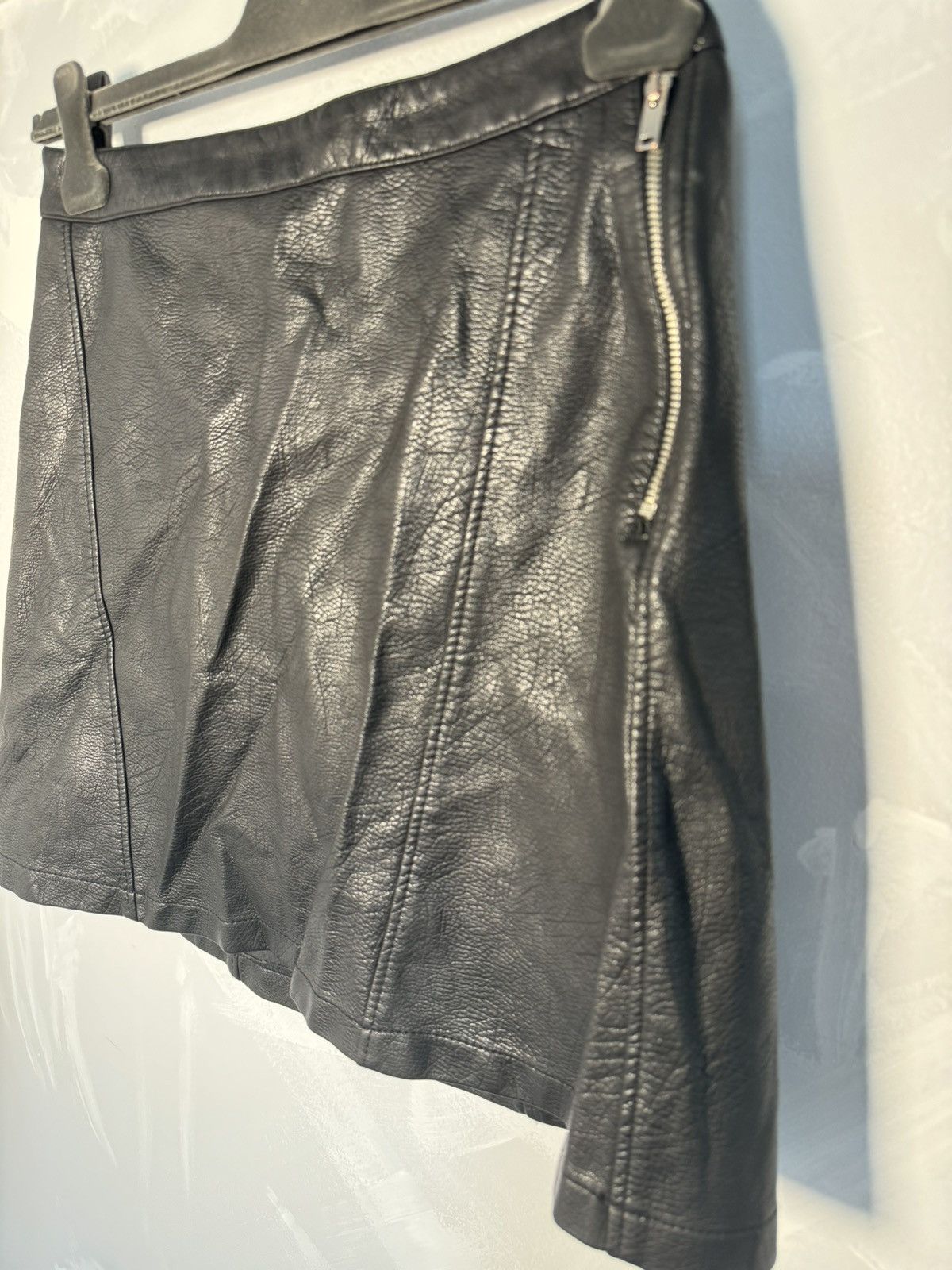 Genuine Leather × Zara Zara Basic Black Leather Mini Skirt Avant Garde Emo Goth Size 29" - 4 Thumbnail