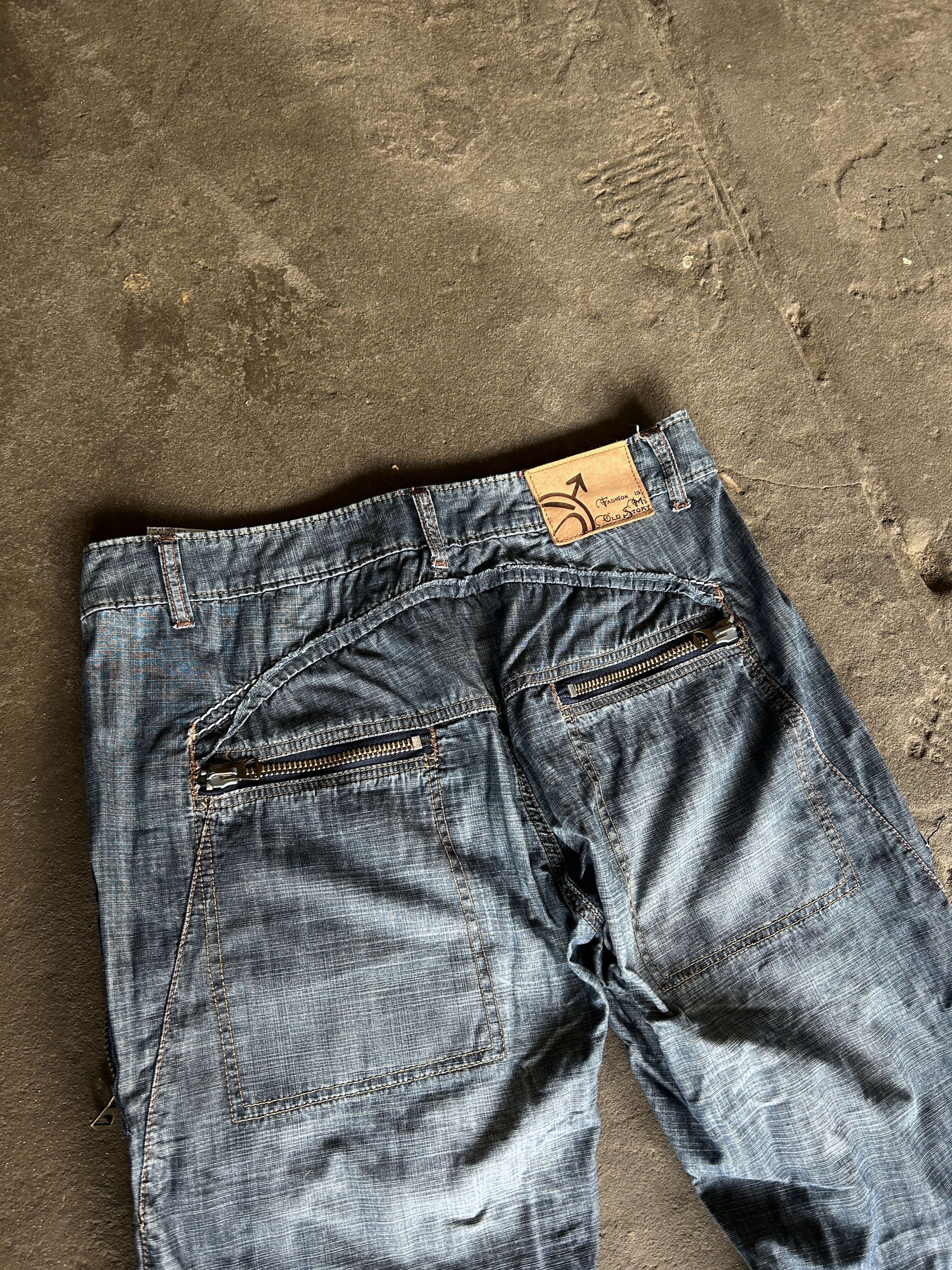 Vintage Y2K Light Wash Cargo Denim Jeans Zip Pocket Skate Style Size US 30 / EU 46 - 4 Thumbnail