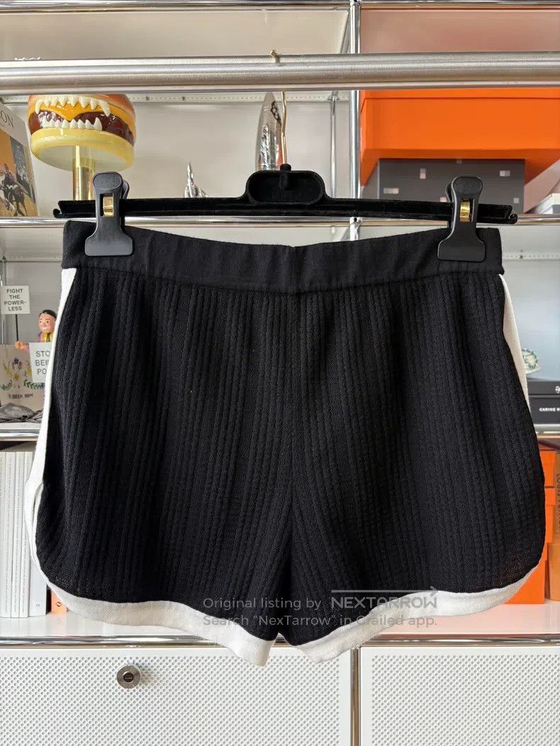 Chanel Chanel 24C black cashmere shorts Size 25" / US 0 / IT 36 - 3 Thumbnail