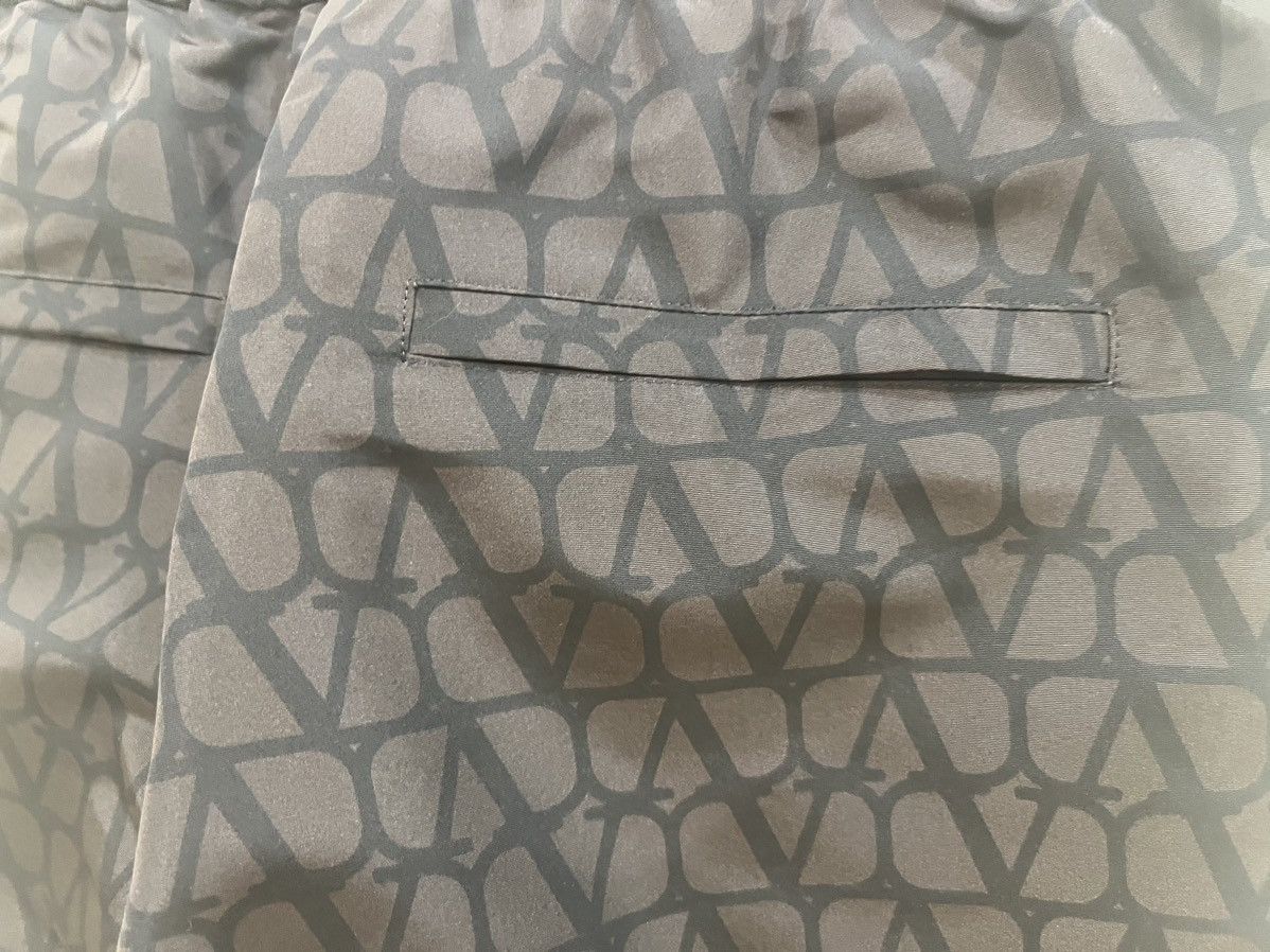 Valentino V logo print silk wide leg trousers.size44 Size US 30 / EU 46 - 11 Thumbnail