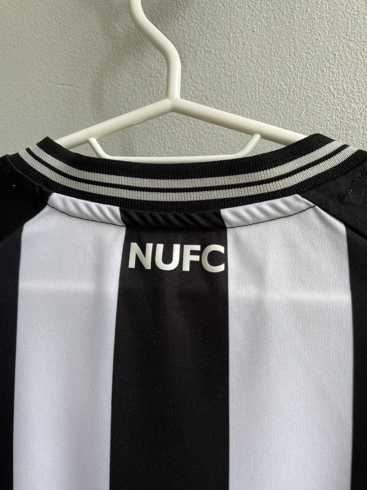 Castore NewCastle United 2023 2024 Home Football Shirt Soccer Jersey Size US L / EU 52-54 / 3 - 15 Thumbnail