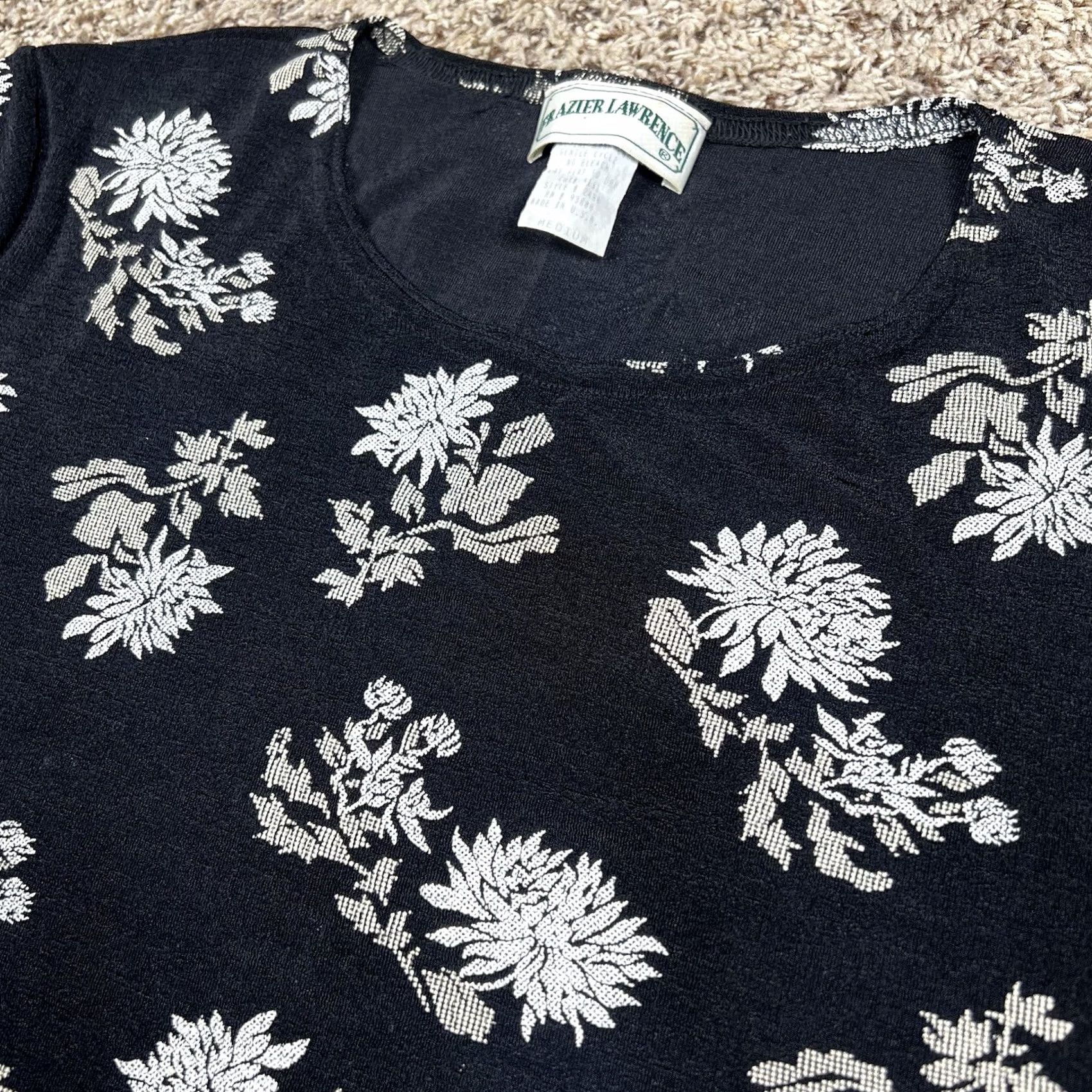 Vintage VINTAGE 90s Floral All Over Graphic Mid-length T-Shirt Womens M Black Nike? Size M / US 6-8 / IT 42-44 - 4 Thumbnail
