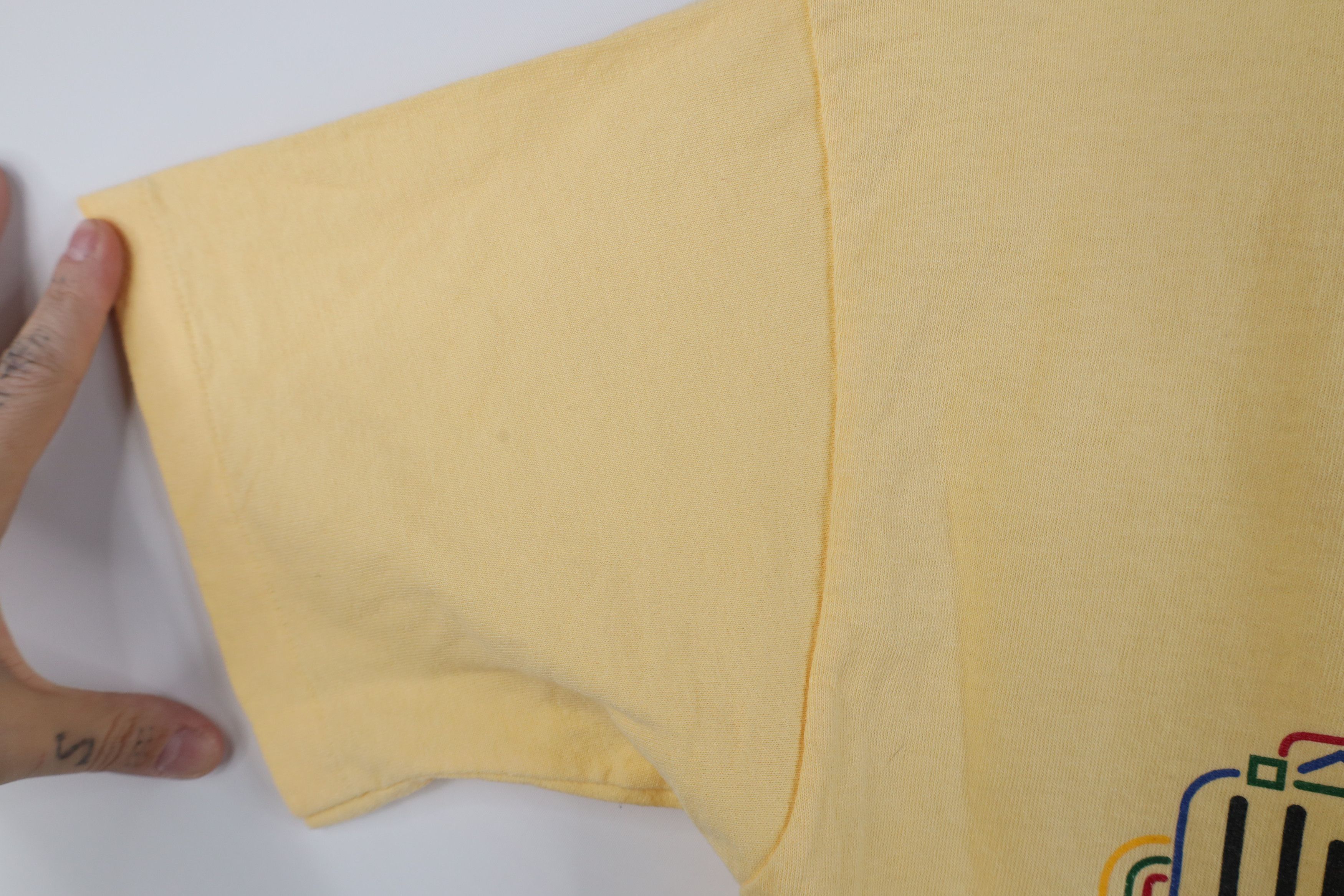 Vintage Vintage 90s Universal Studios Florida T-Shirt Yellow USA Size US M / EU 48-50 / 2 - 7 Thumbnail
