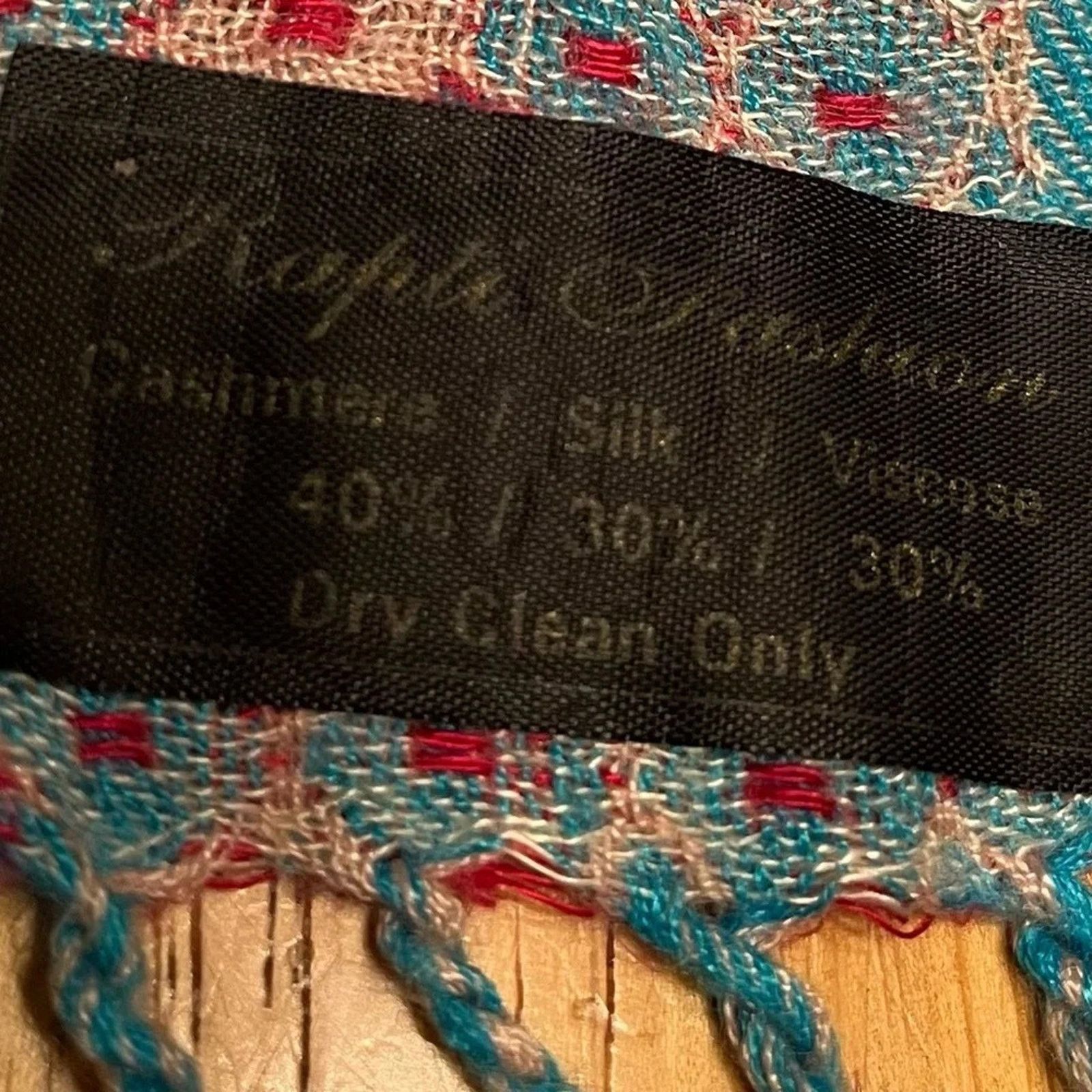 The Unbranded Brand Rapti Fashion scarf38” x 26” inc fringe. Cashmere/silk blend Size ONE SIZE - 4 Thumbnail