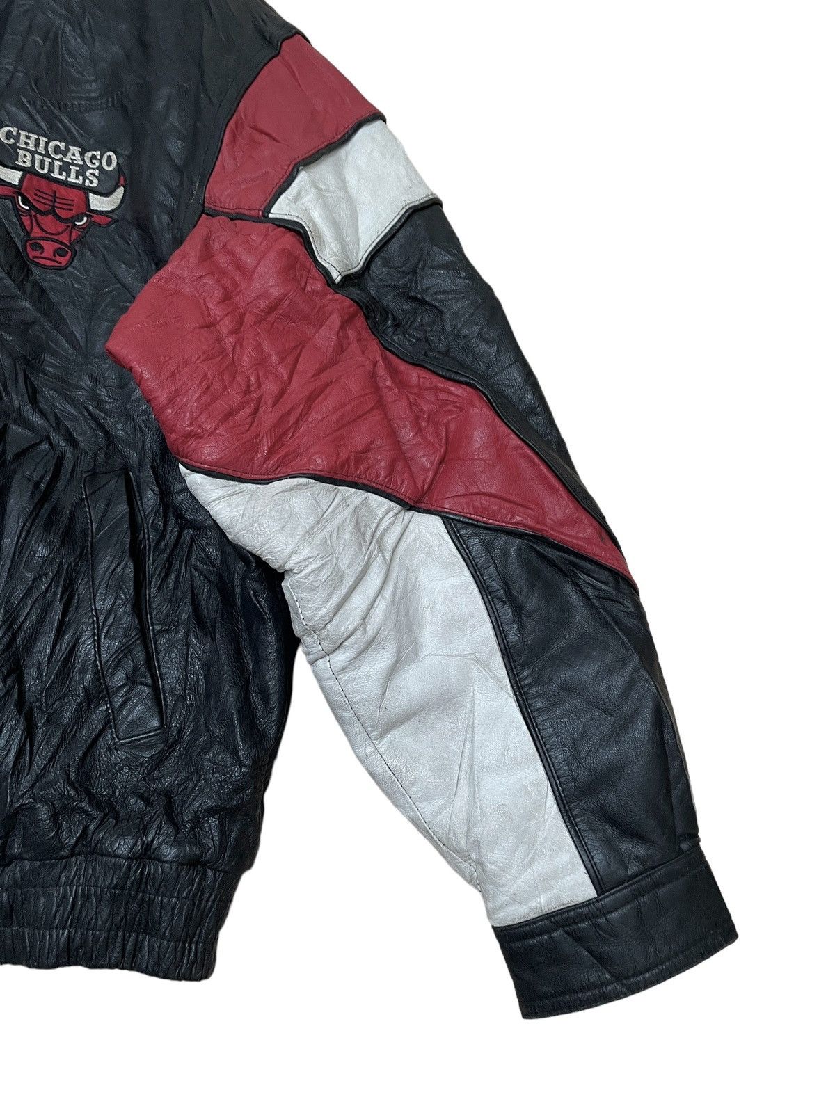 NBA × Vintage × Wilsons Leather Vintage Team Chicago Bull Leather Jacket 1990s Size US L / EU 52-54 / 3 - 6 Thumbnail